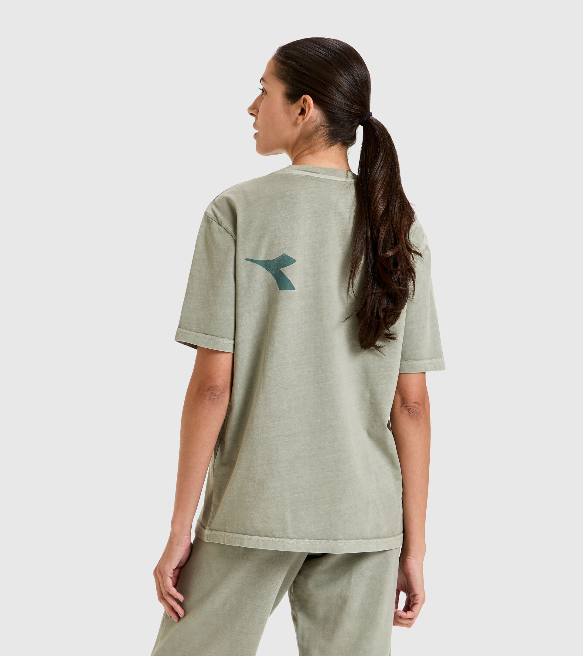 T-shirt in cotone organico - Unisex T-SHIRT SS MANIFESTO PALETTE VERDE OMBRA - Diadora