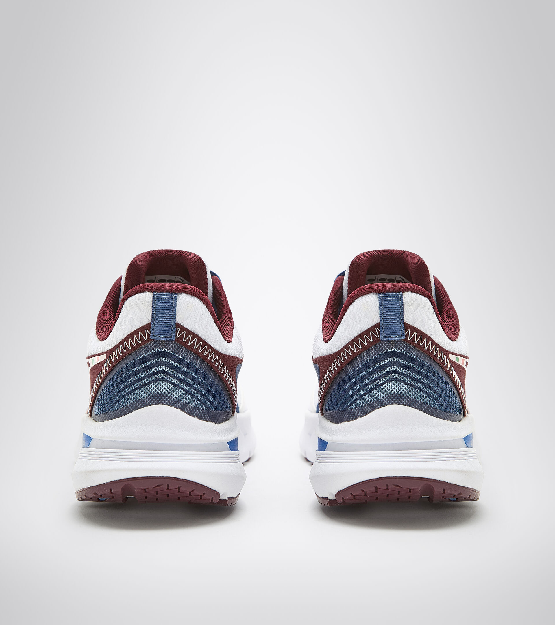 Running shoes - Women MYTHOS BLUSHIELD VOLO 2 W WHITE/TRUE NAVY - Diadora