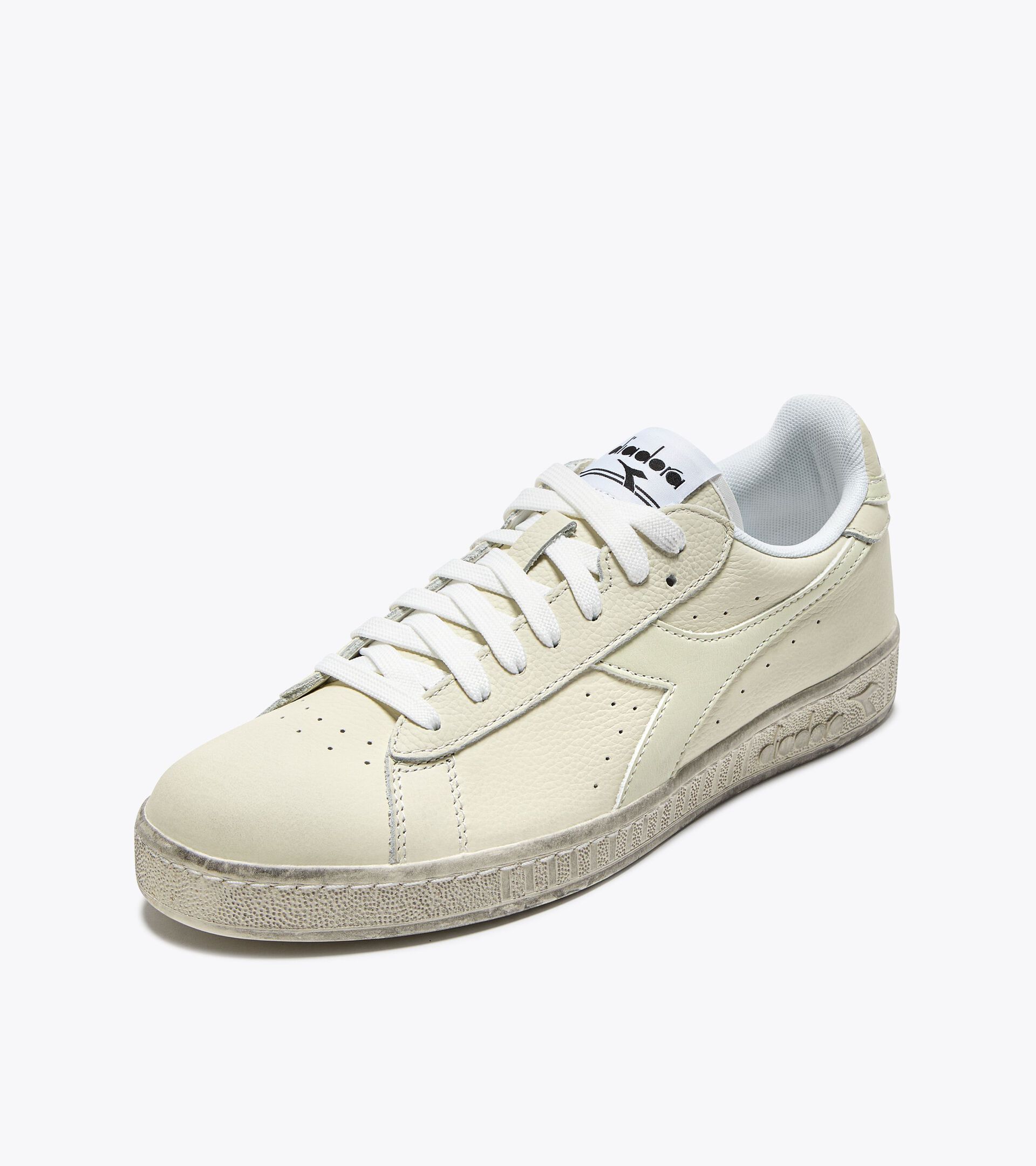 Sporty sneakers - Unisex GAME L LOW WAXED WHITE/WHITE/WHITE - Diadora