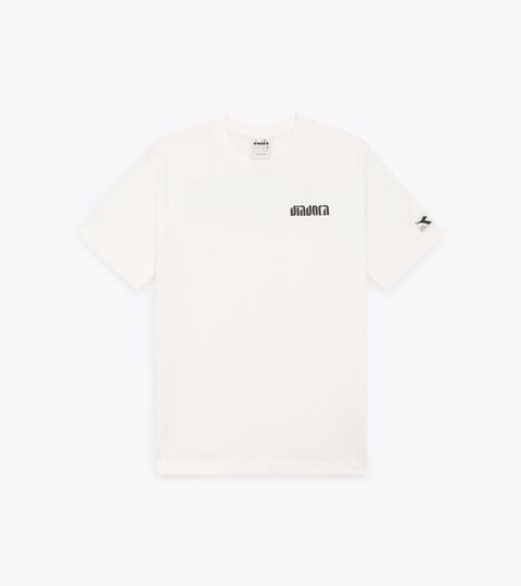 T-SHIRT SS ATHL. LOGO SL, BLANC VIF/NOIR T-shirt en coton - Pour tous les genres
T-SHIRT SS ATHL. LOGO SL BLANC VIF/NOIR - Diadora
