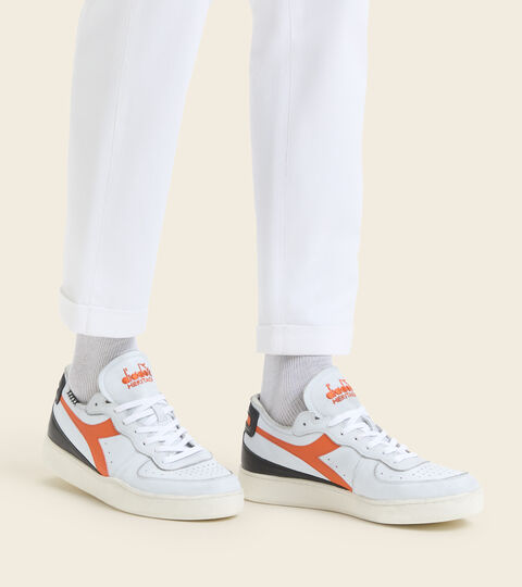 MI BASKET ROW CUT, BLANC/ECORCE D ORANGE Chaussures Heritage - Unisexe MI BASKET ROW CUT BLANC/ECORCE D ORANGE - Diadora