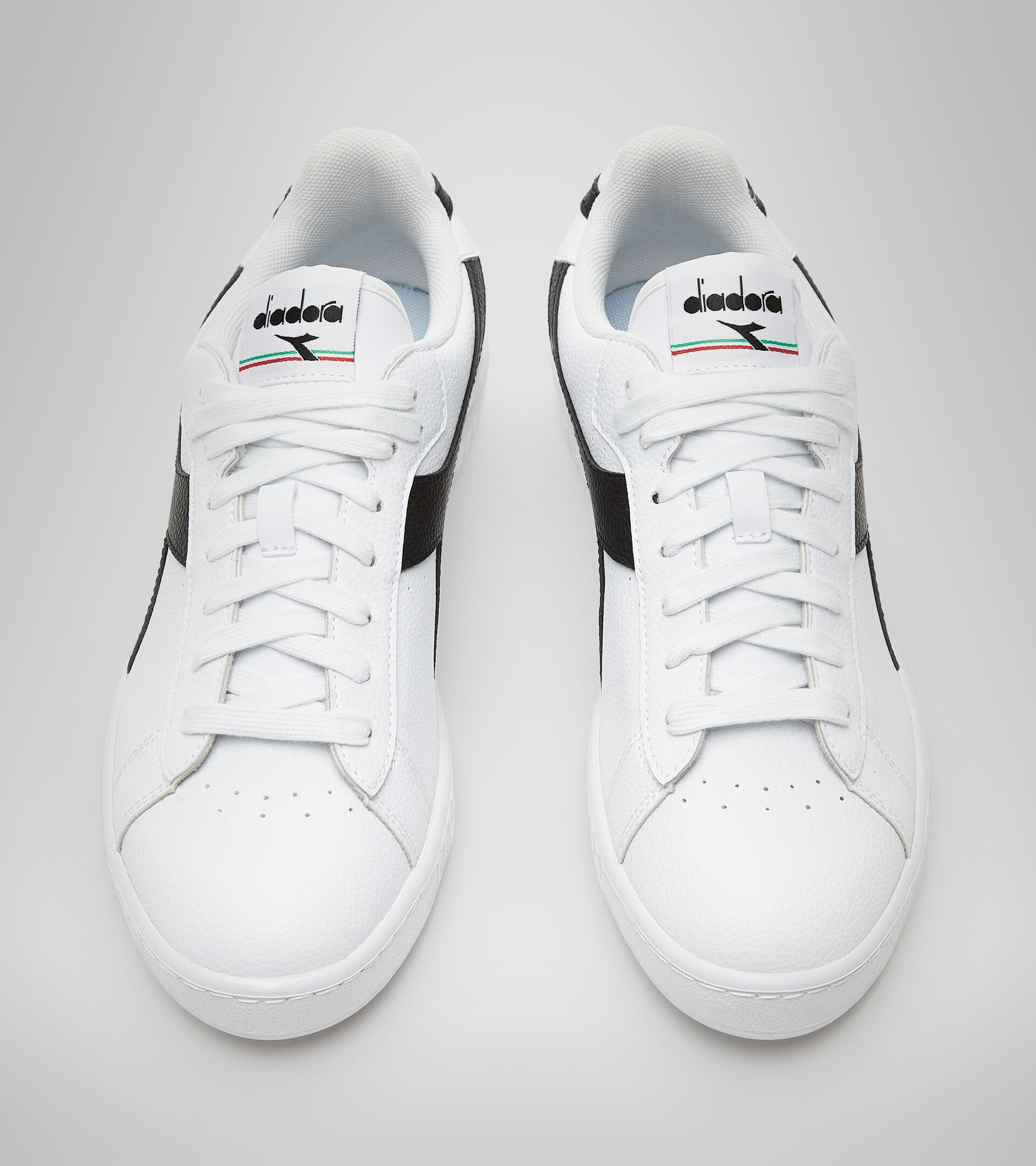 https://www.diadora.com/dw/image/v2/BBPK_PRD/on/demandware.static/-/Sites-diadora-master/default/dw2008811e/images/hi-res/501.178745_C0351_50_HR.jpg?sw=1920