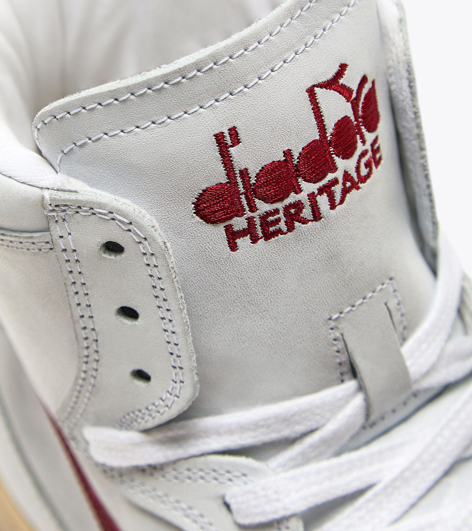 Scarpa Heritage - Gender neutral MI BASKET USED BIANCO/ROSSO CUPO - Diadora