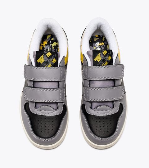 MAGIC BASKET LOW PS BATMAN, GULL/WHITE Sports sneaker - Boys - 4 to 8 years old
MAGIC BASKET LOW PS BATMAN GULL/WHITE - Diadora