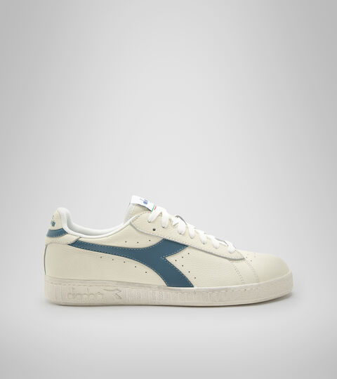 Sporty sneakers - Unisex GAME L LOW WAXED WHITE/BLUE MIRAGE - Diadora