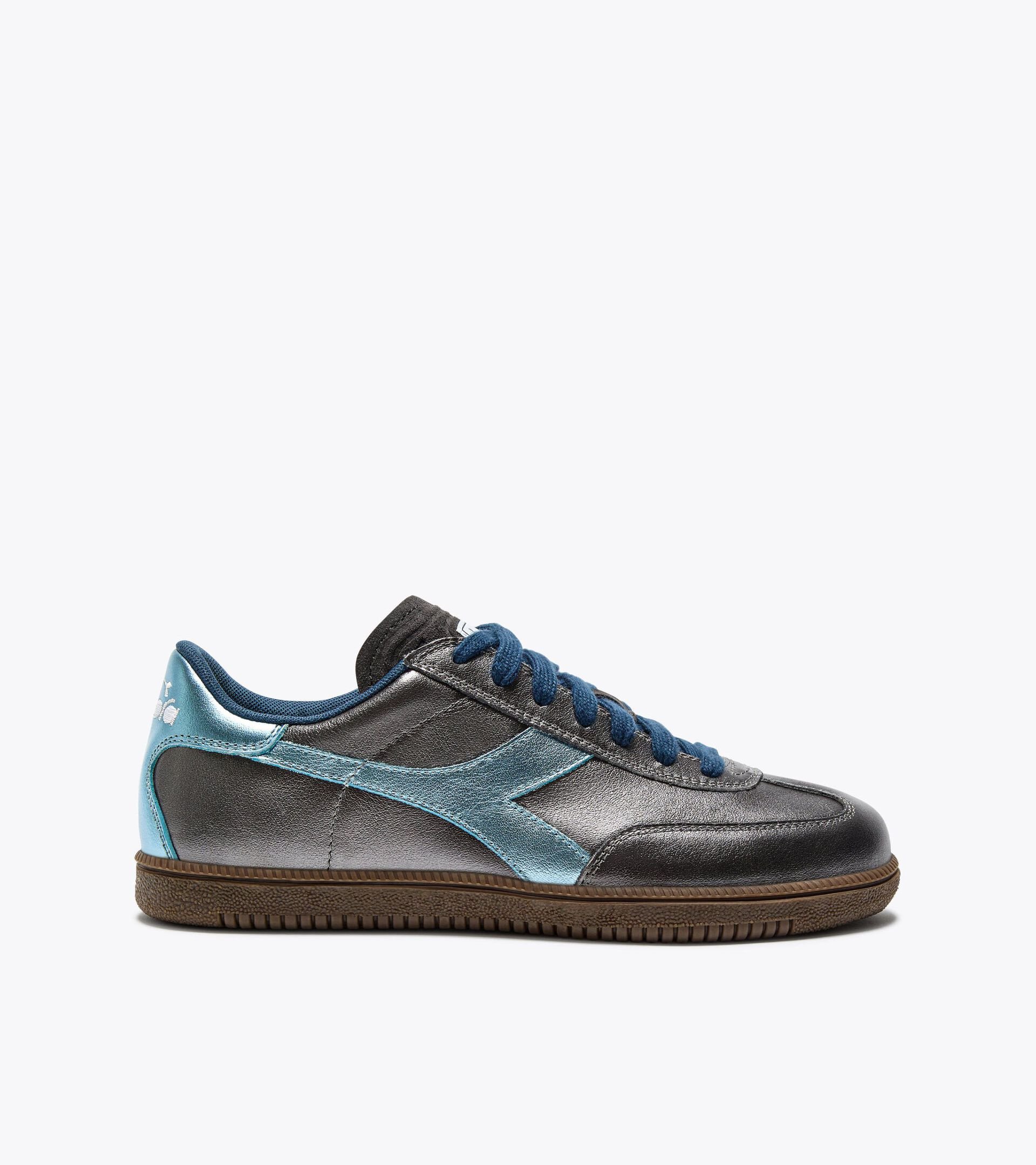 Zapatilla de piel metalizada - Para todos los géneros
TRAINER METALIZED GARGOLA - Diadora