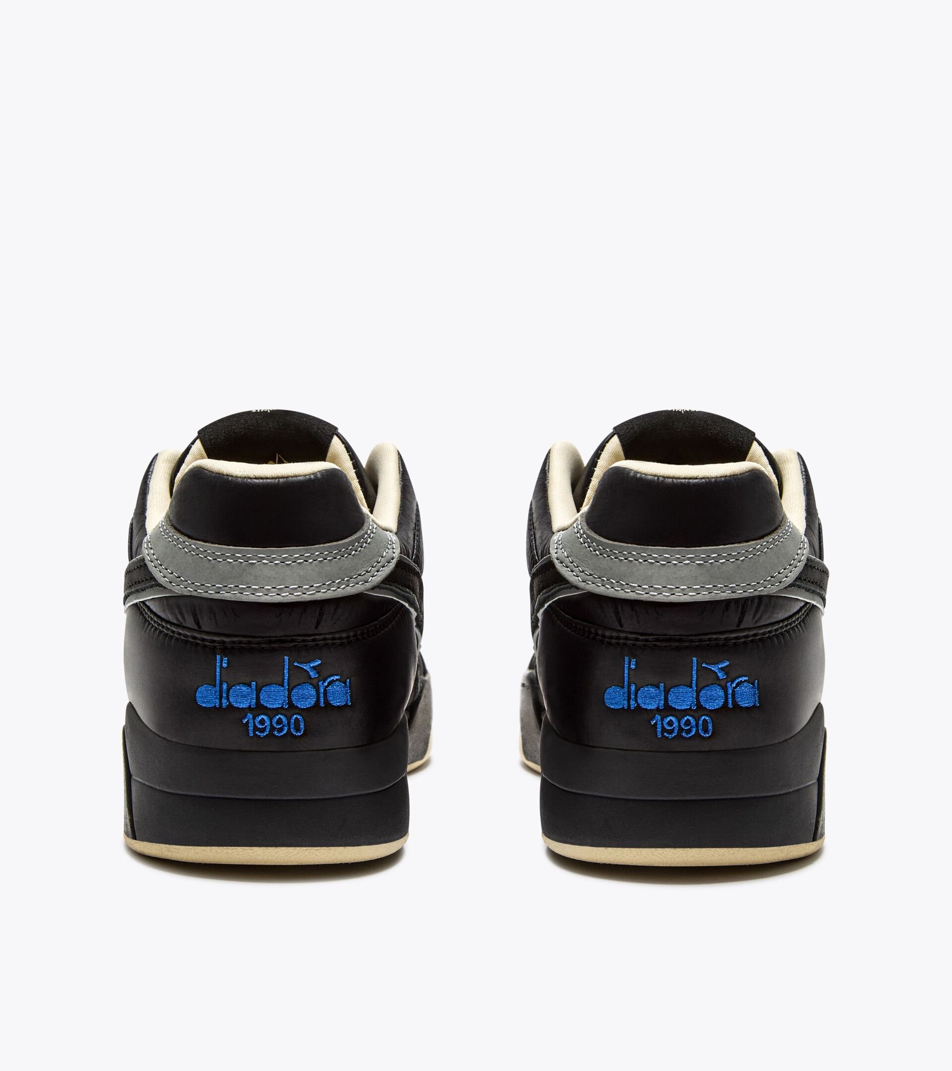Heritage sneaker - All-gender
B.560 BOMBER BLACK - Diadora