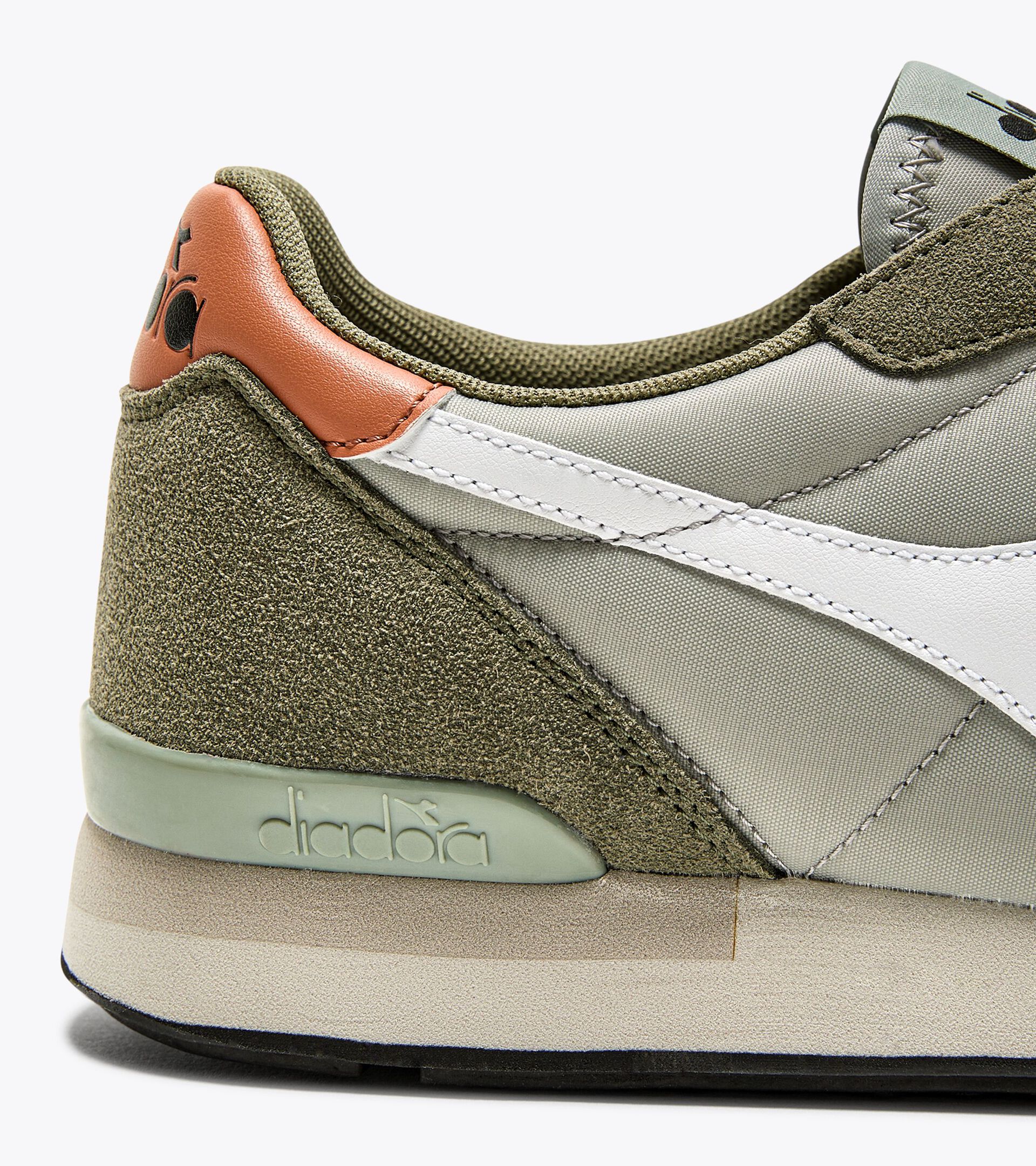 Sporty sneakers - Gender neutral CAMARO VETIVER/PUSSYWILLOW GRAY - Diadora