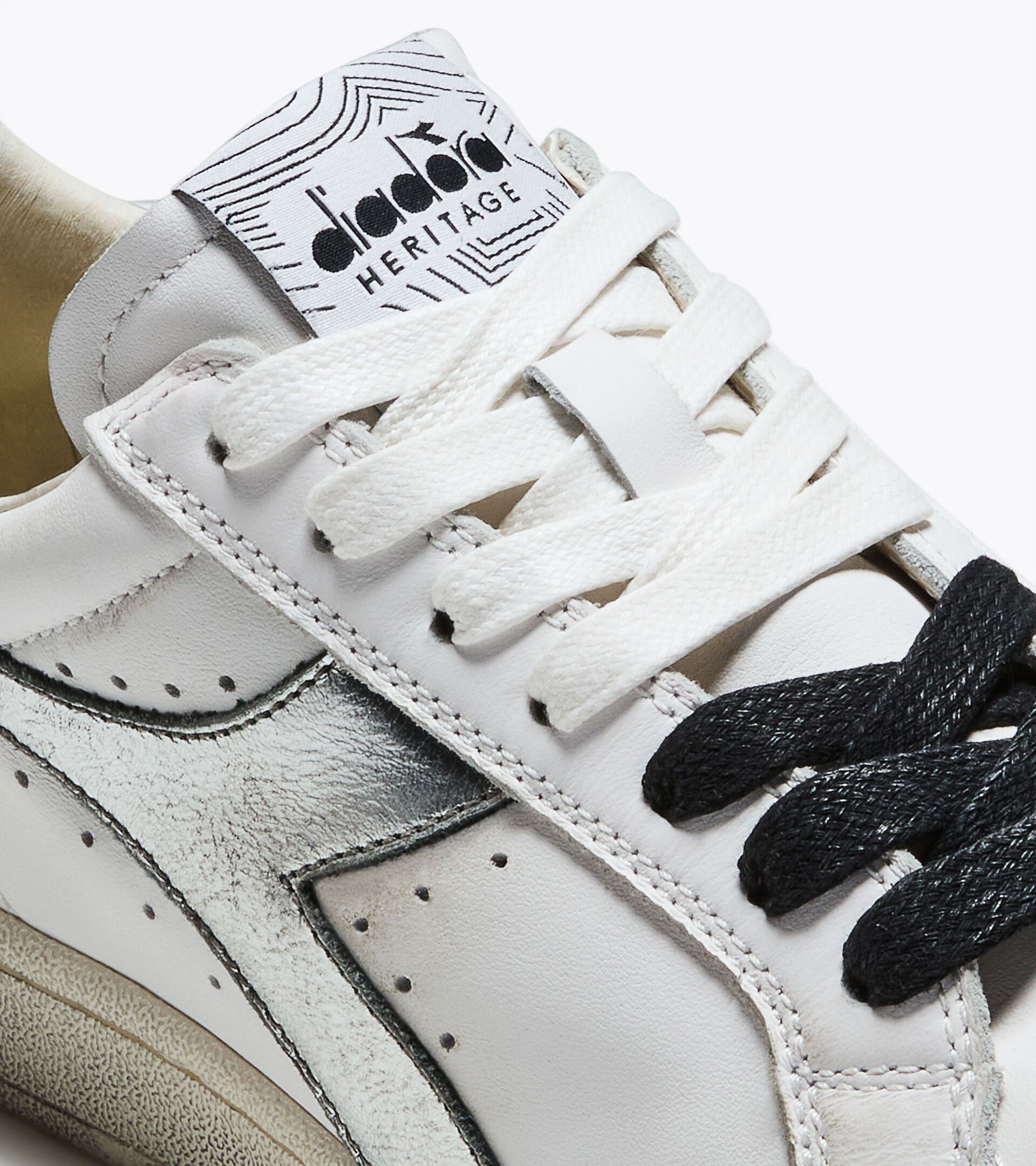 Heritage Shoe in Metallic Leather - Women&rsquo;s PRESTIGE METALLIC WN WHITE/SILVER - Diadora