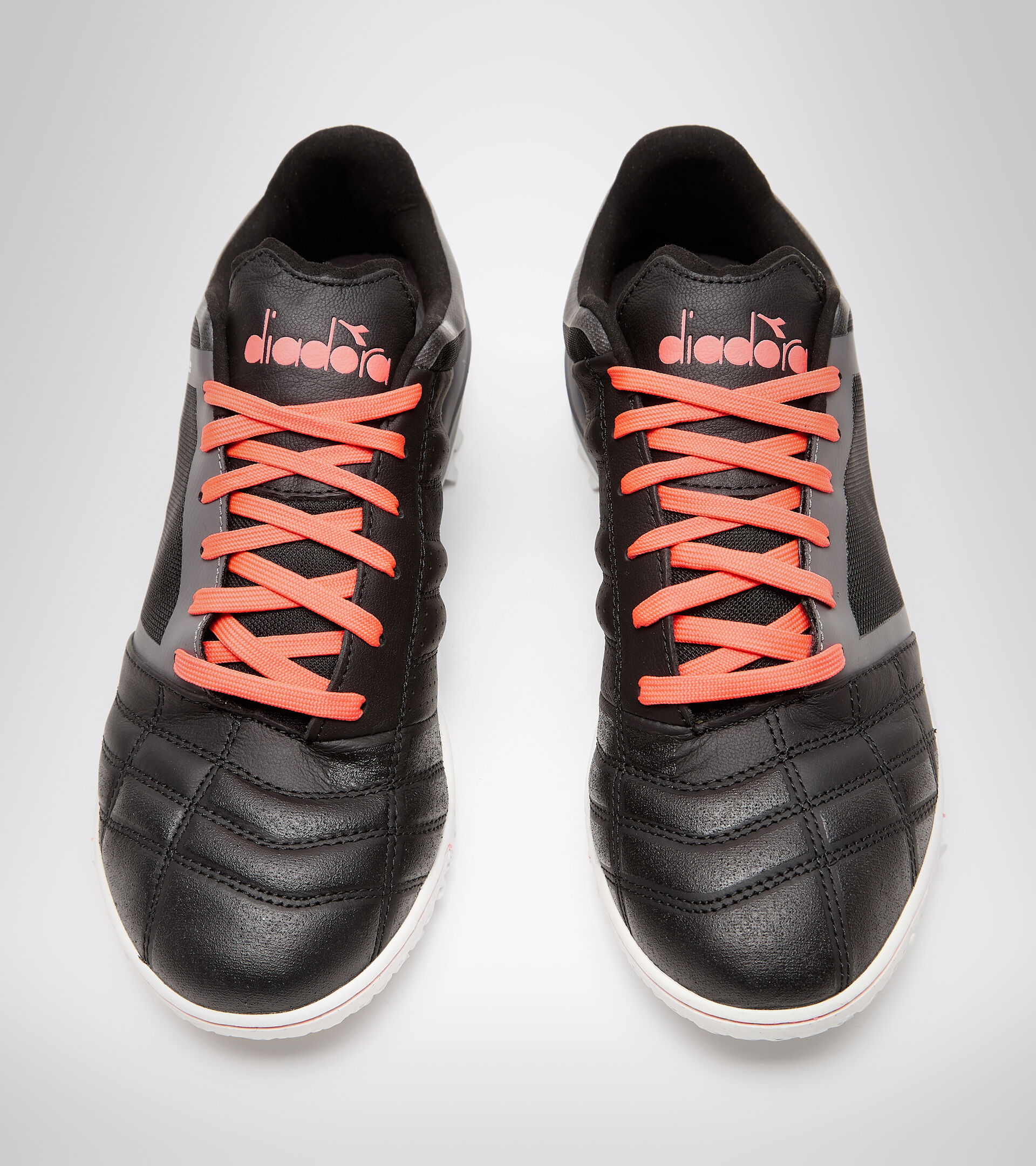 Futsal-Schuhe - harte Böden oder Kunstrasen BRASIL SALA TF NERO/ROSSO FLUO - Diadora