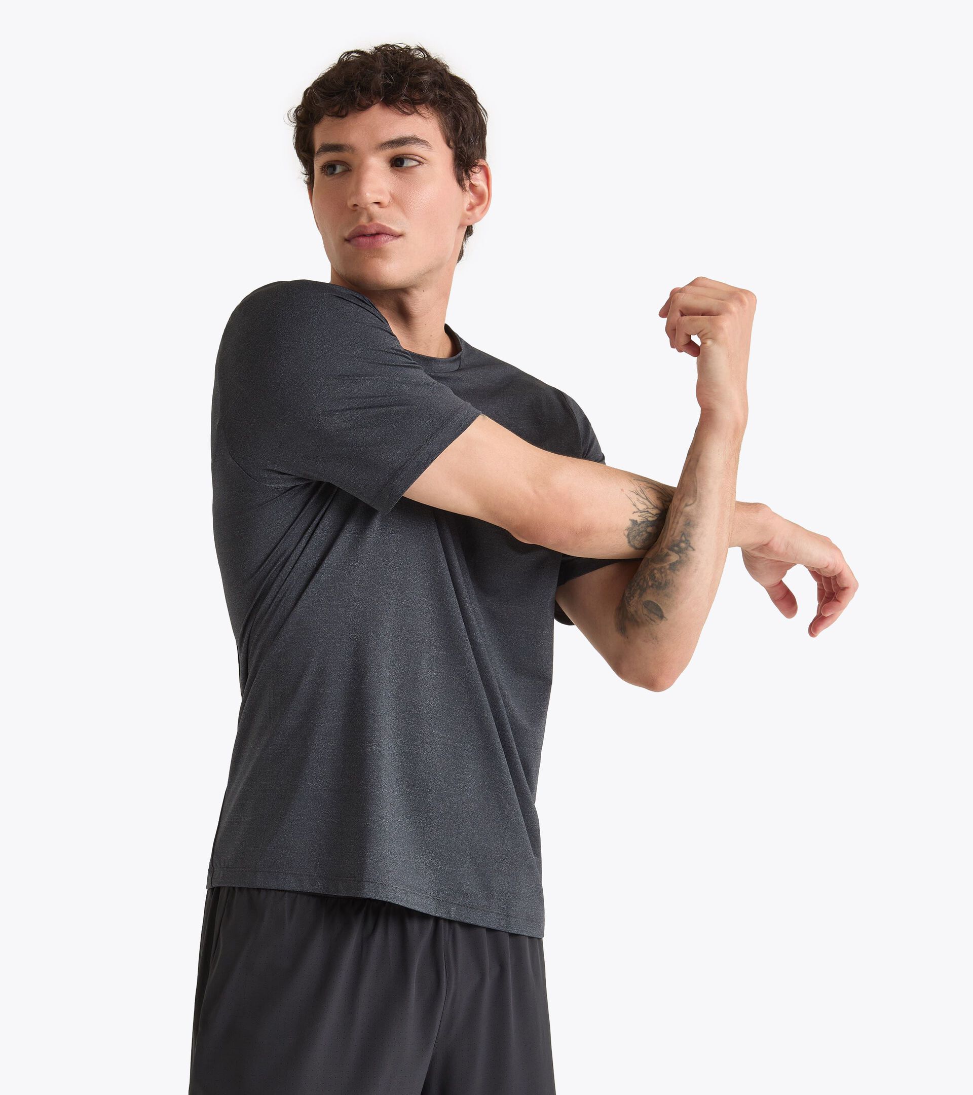 High performance running t-shirt - Men’s SS T-SHIRT TECH RUN CREW BLACK - Diadora