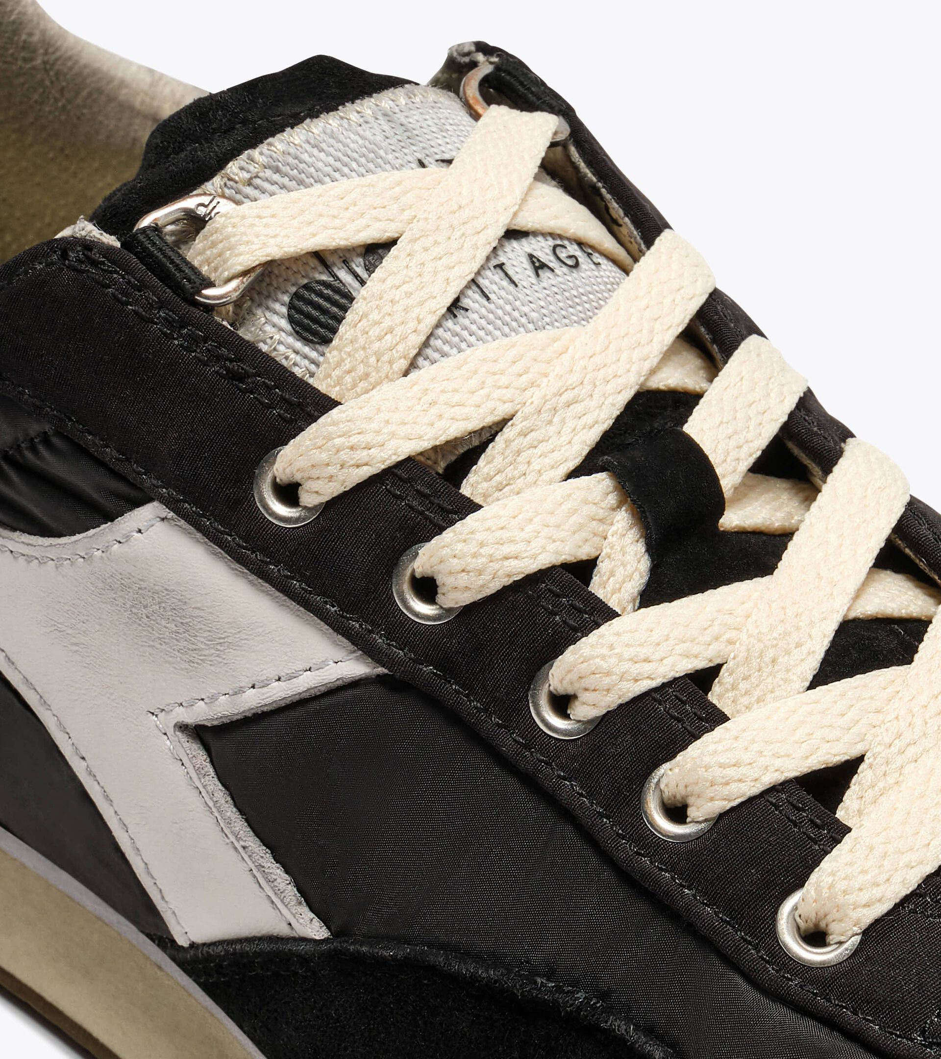 Heritage-Sneaker aus Veloursleder - Alle Geschlechter EQUIPE VELA SW SCHWARZ - Diadora