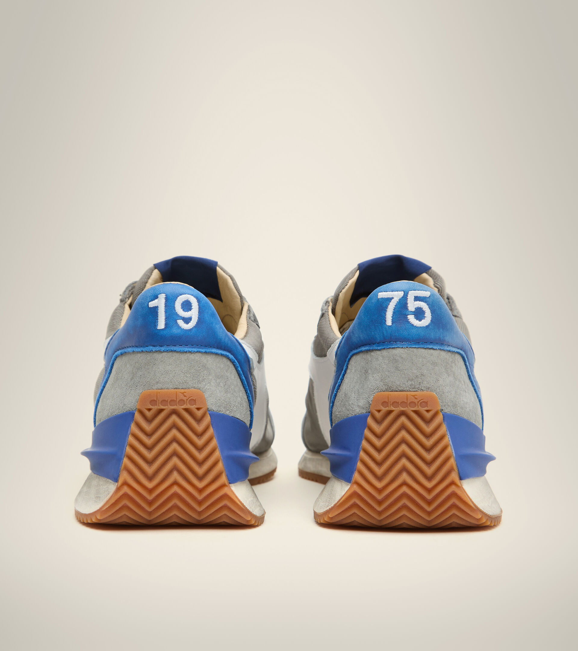 Heritage shoe - Unisex EQUIPE MAD ITALIA NUBUCK SW ASH GREY - Diadora