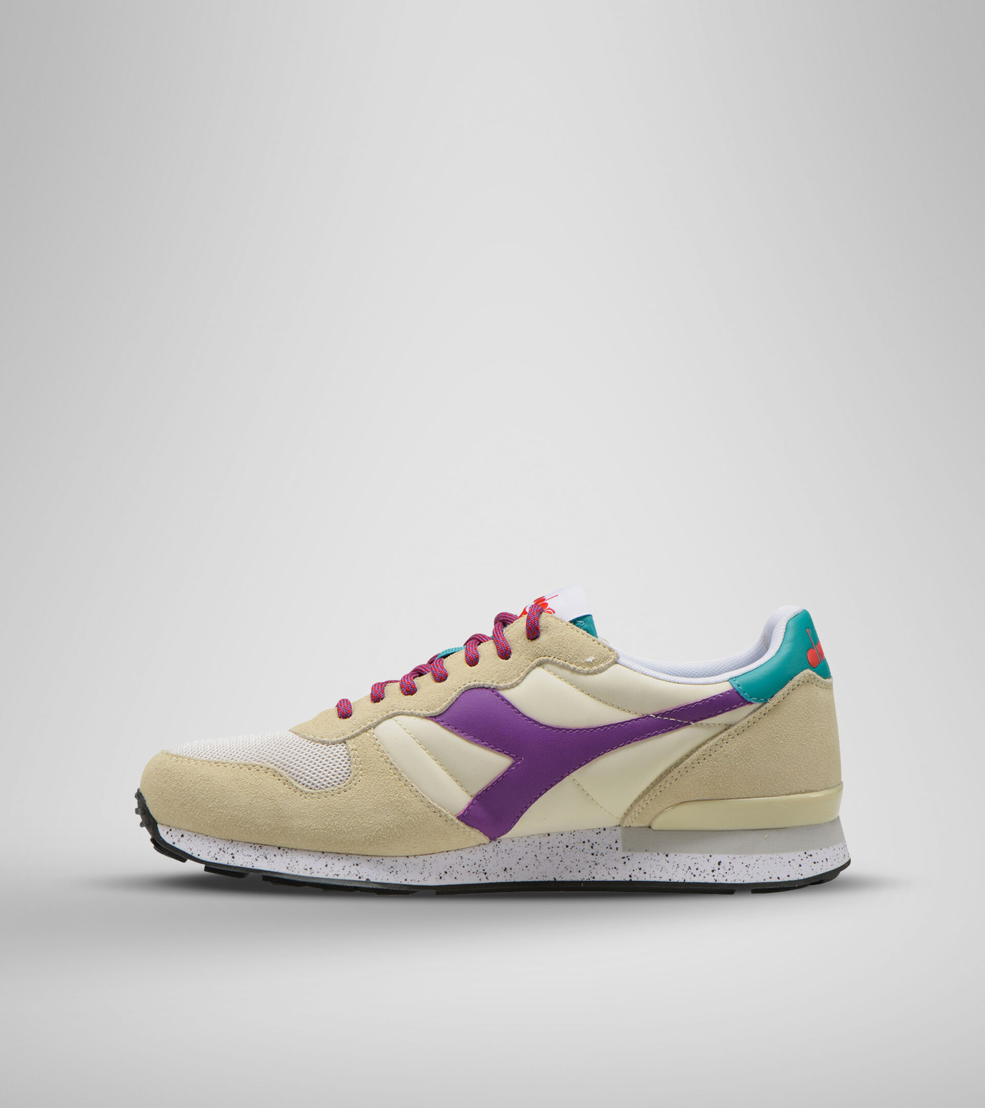Footwear Sportswear UNISEX CAMARO OUTDOOR BLANCA OSTRA Diadora
