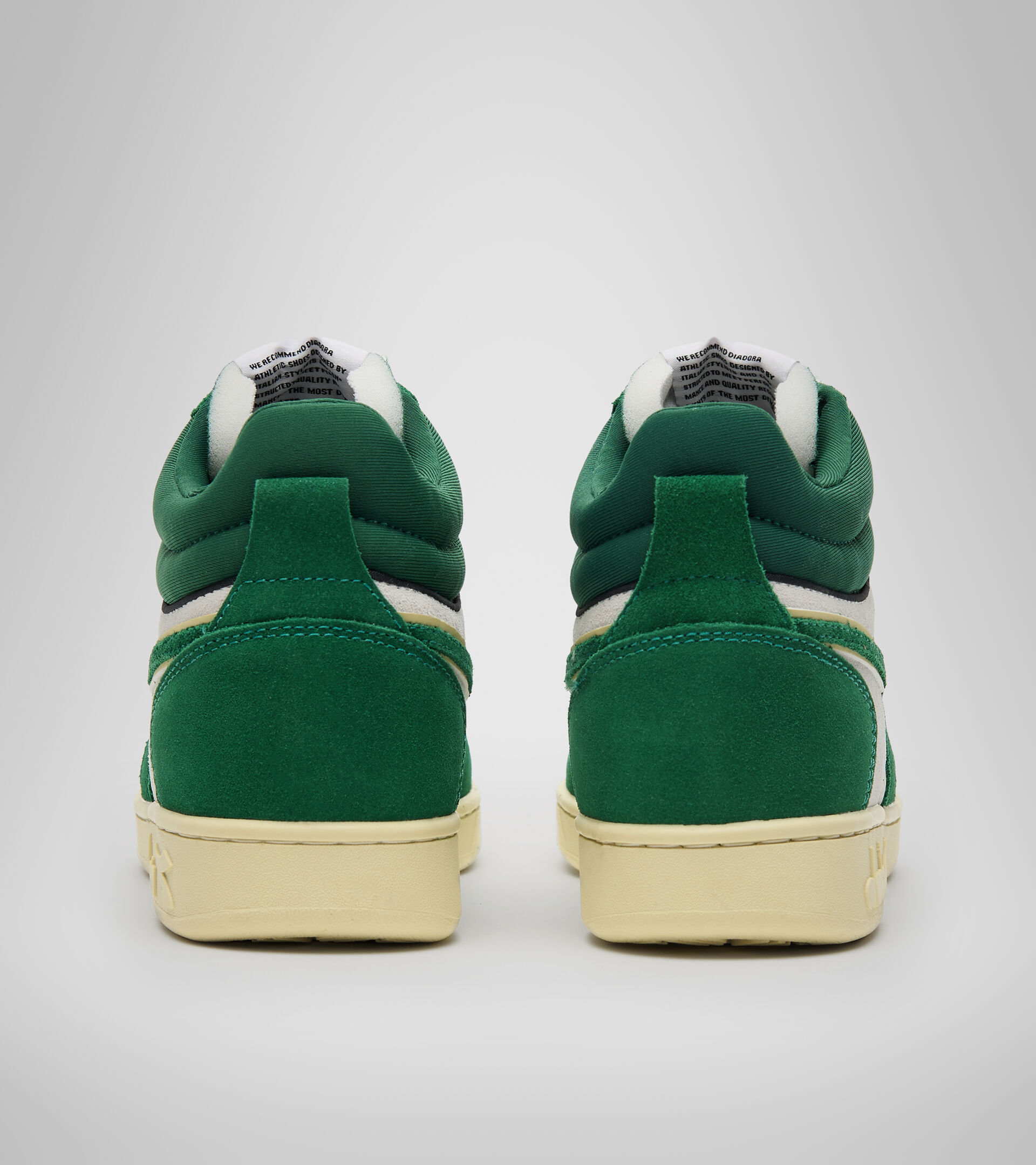 Sporty sneakers - Unisex MAGIC BASKET DEMI CUT SUEDE LEATHER AMAZON/WHITE - Diadora