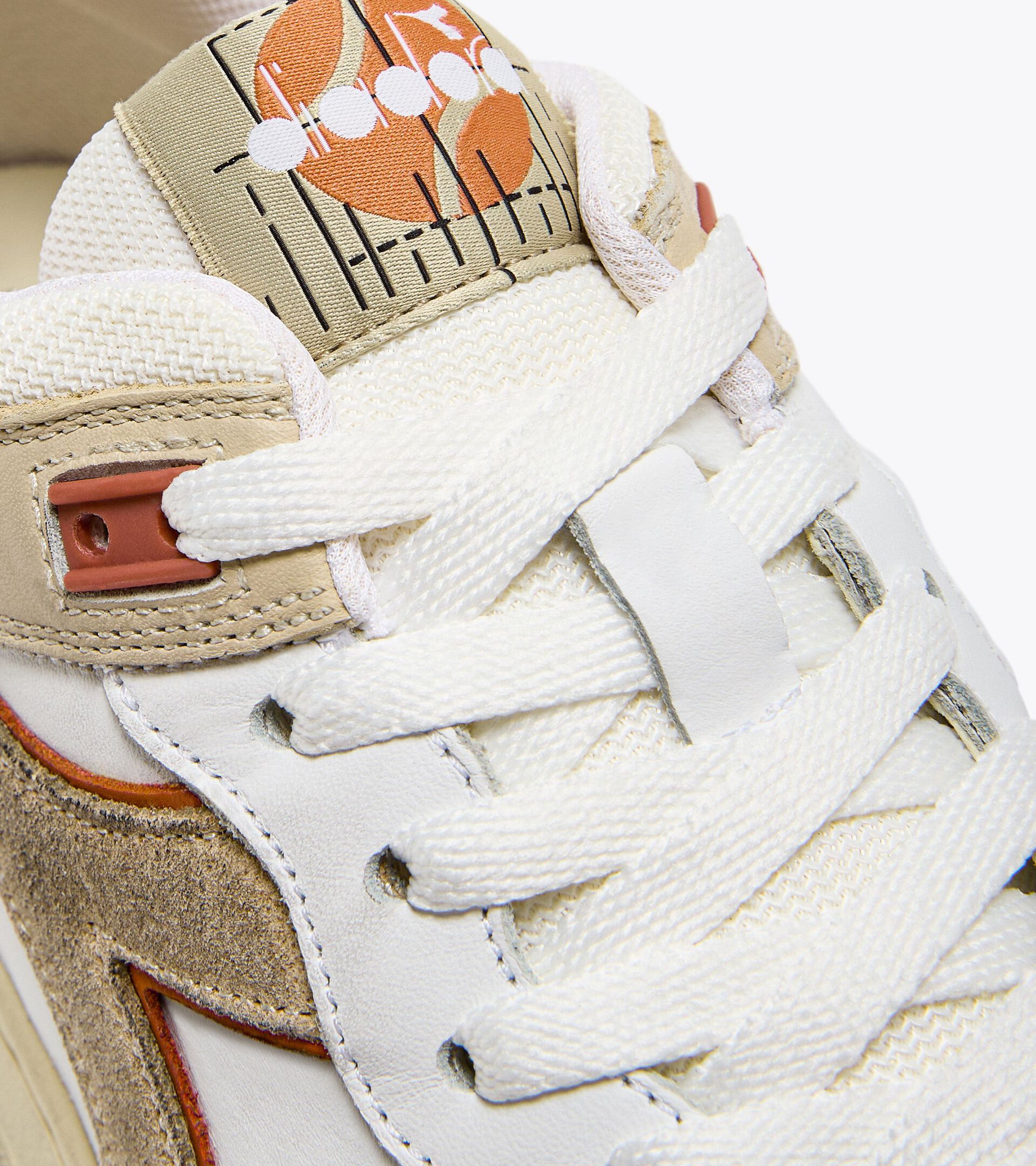 Heritage shoe - All-Gender B.560 USED BEIGE BLEACHED - Diadora