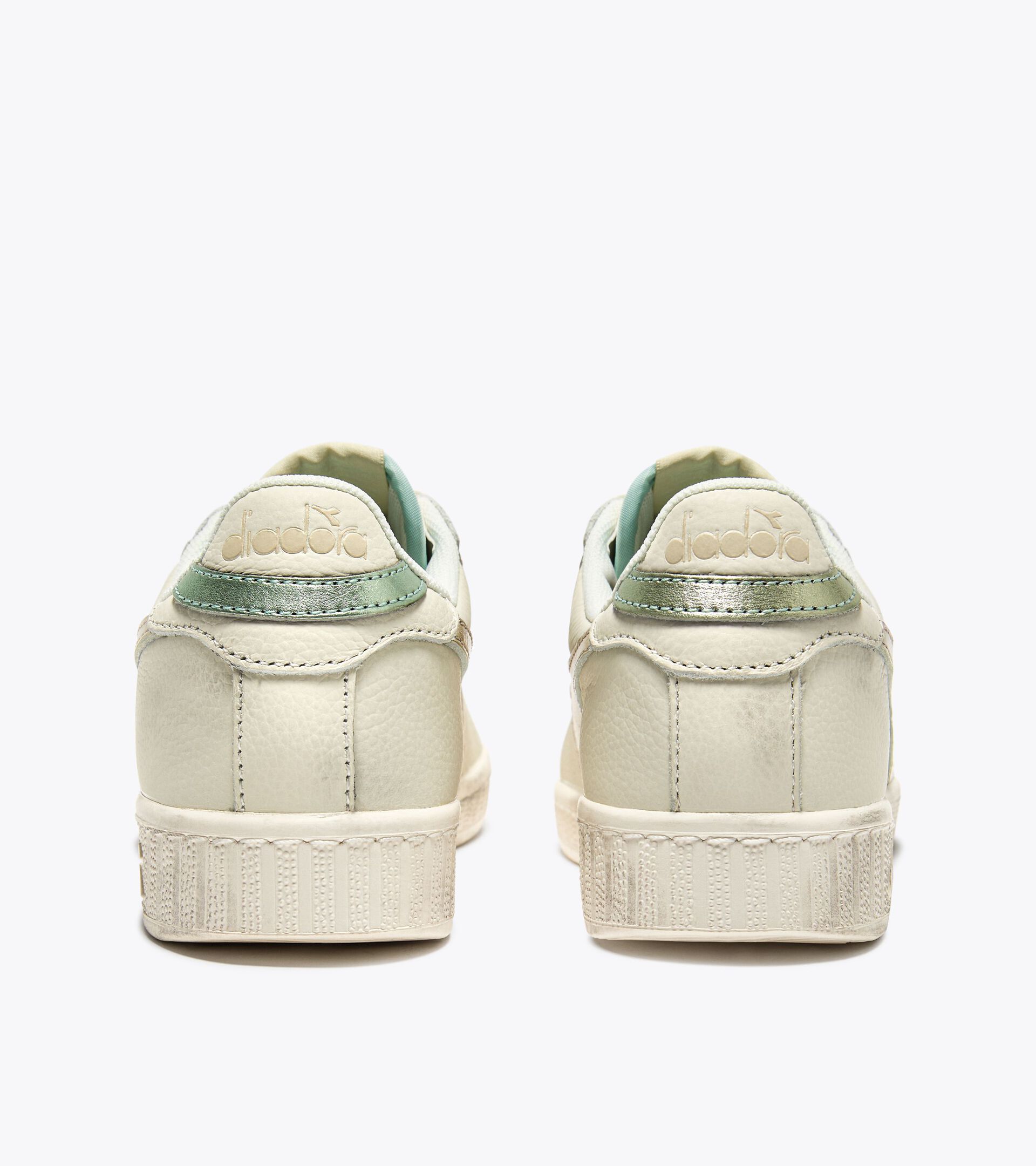 Leather sports sneakers - Women’s GAME L LOW WAXED METALLIC WN WHITE/FROZEN DEW - Diadora
