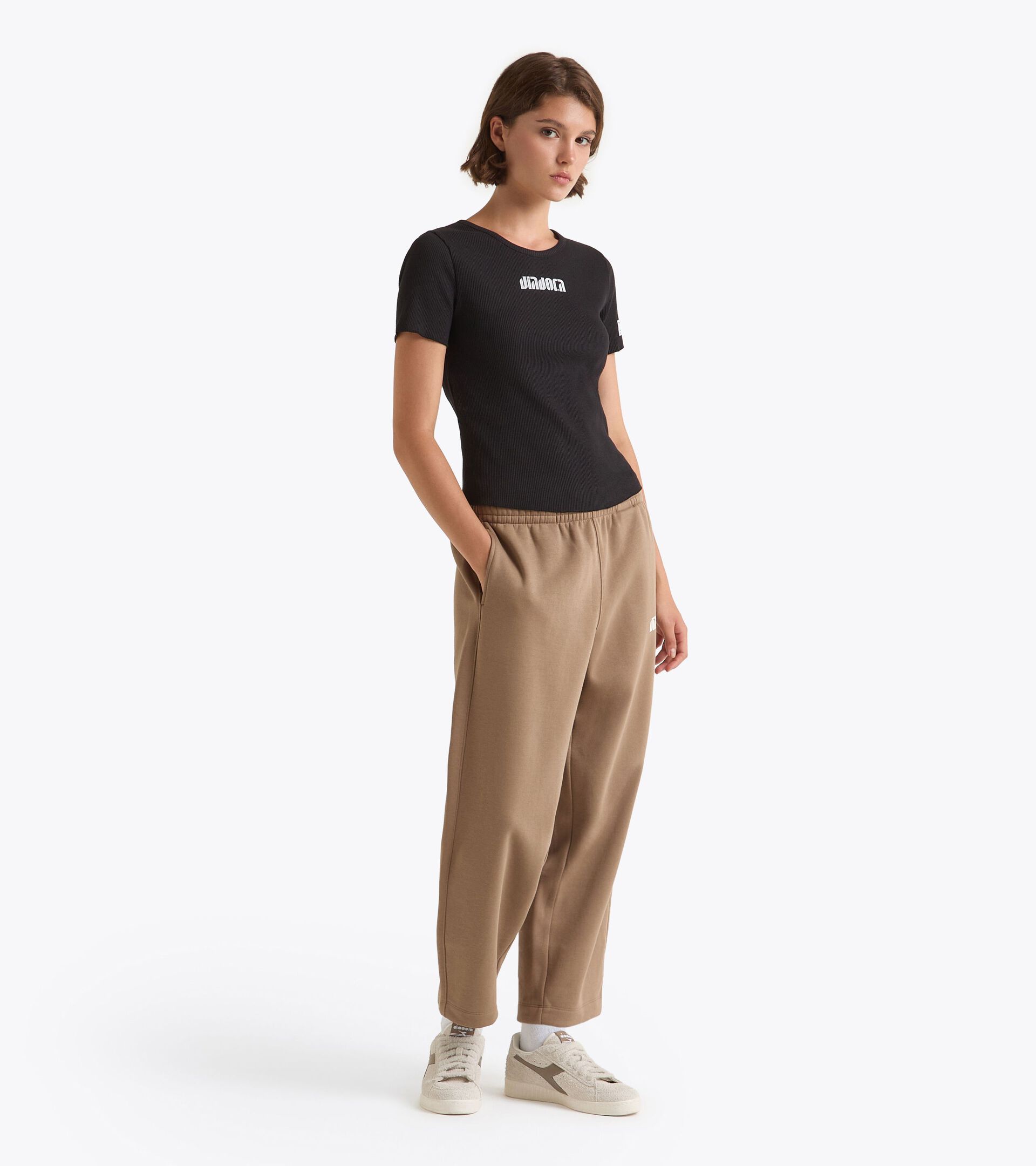 Pantalón deportivo - Mujer
 L. PANTS ATHL. LOGO TINTE SEPIA - Diadora