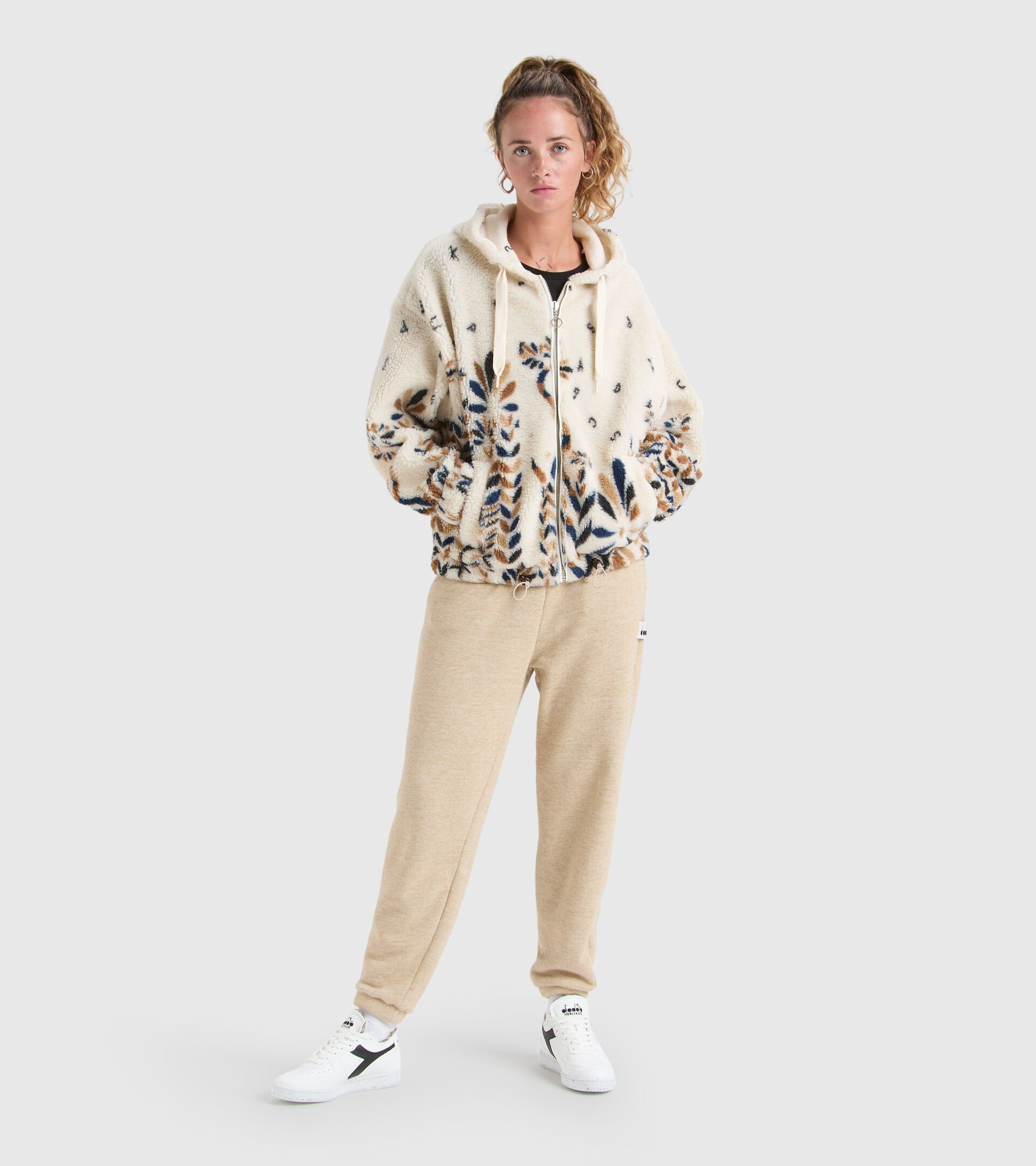 Sporty hooded sweatshirt - Women’s L. HOODIE FZ MANIFESTO 2030 ANTIQUE WHITE - Diadora