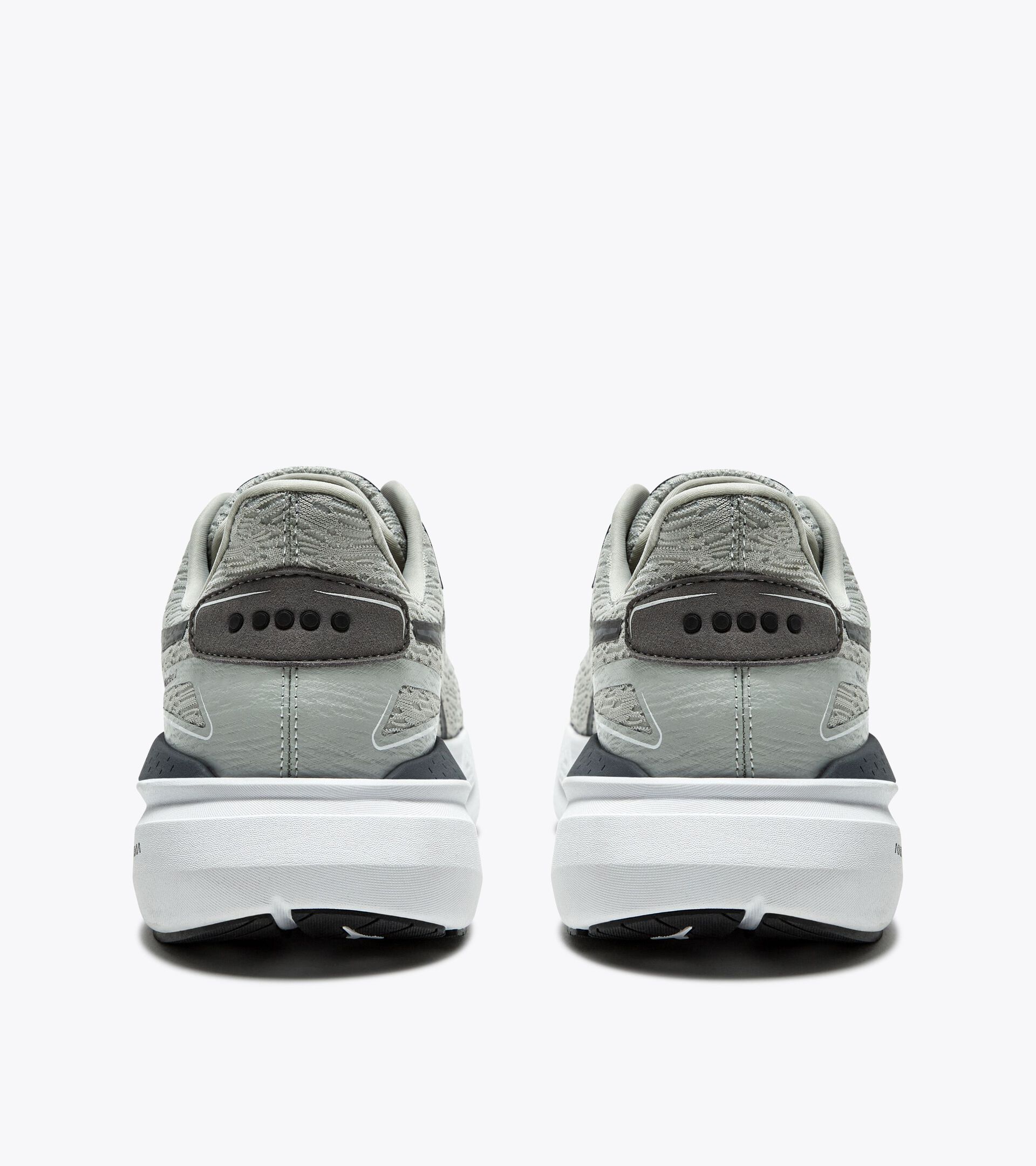 Running shoe - Comfort and stability - Men's NUCLEO 2 SILVER DD/STEEL GRAY/BLACK - Diadora