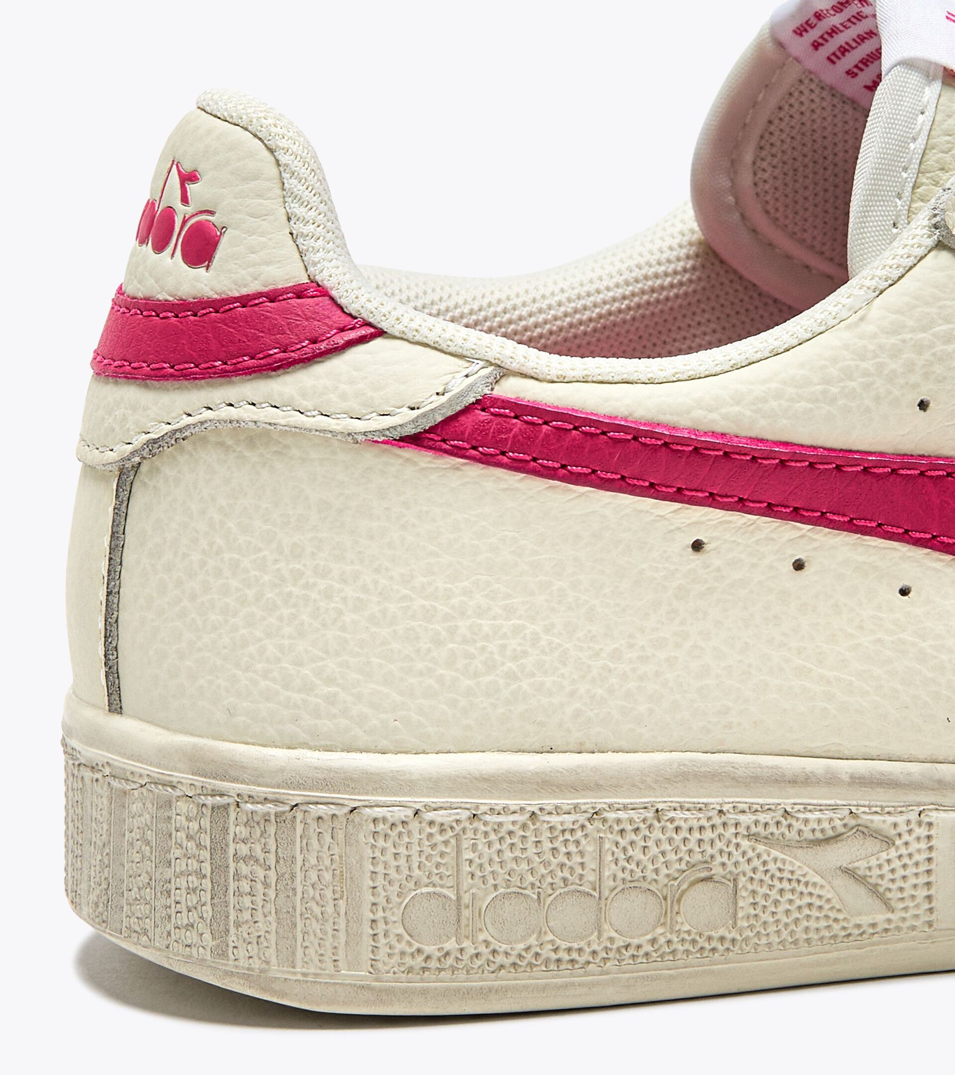 Sporty sneakers - All-Gender GAME L LOW WAXED WHITE/RASPBERRY SORBET - Diadora