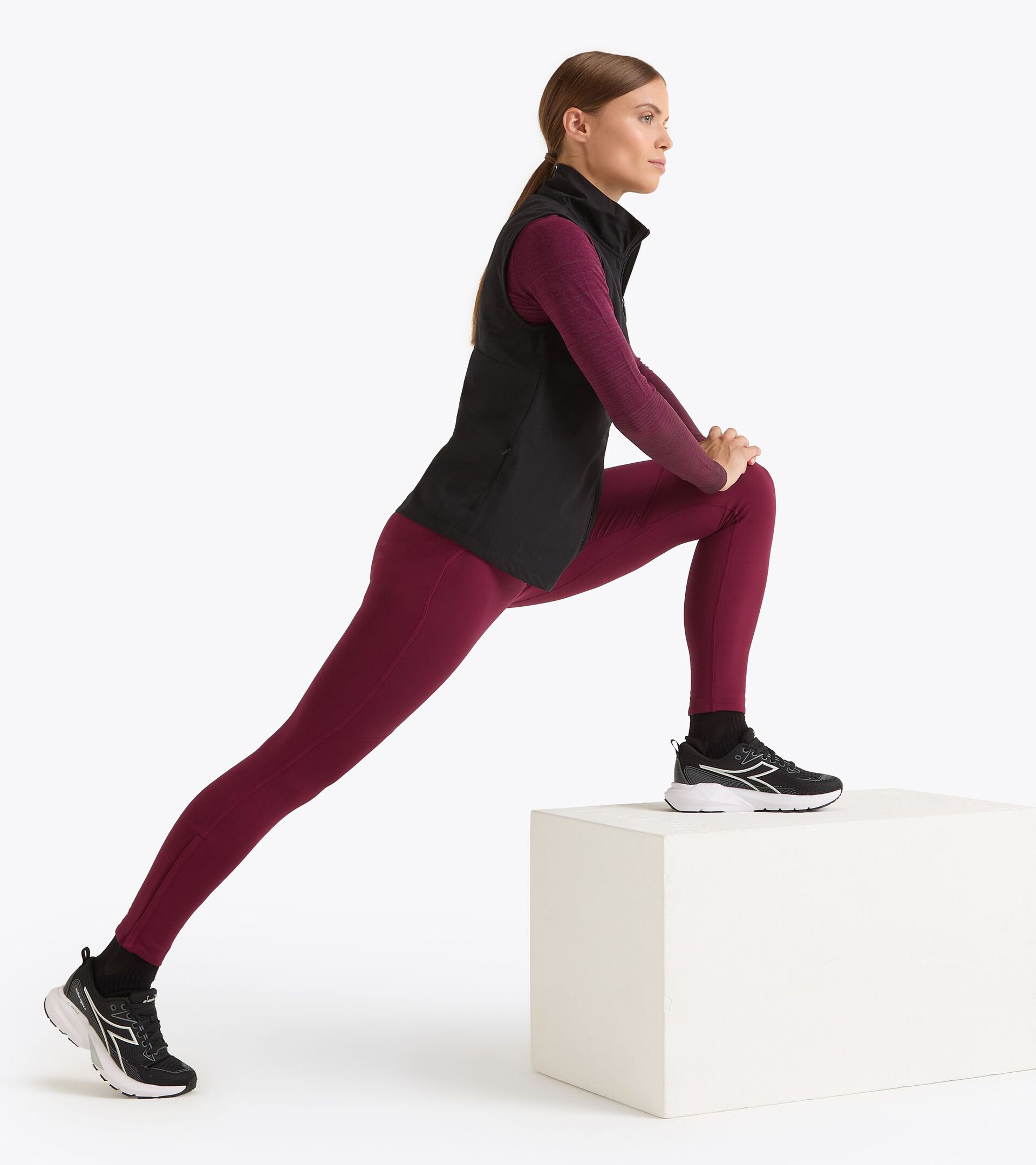 Thermoregulating tights with FIBRAZERO fabric - Winter Protection - Women
 L. RUN TIGHTS WINTER PROTECTION MAROON BANNER - Diadora