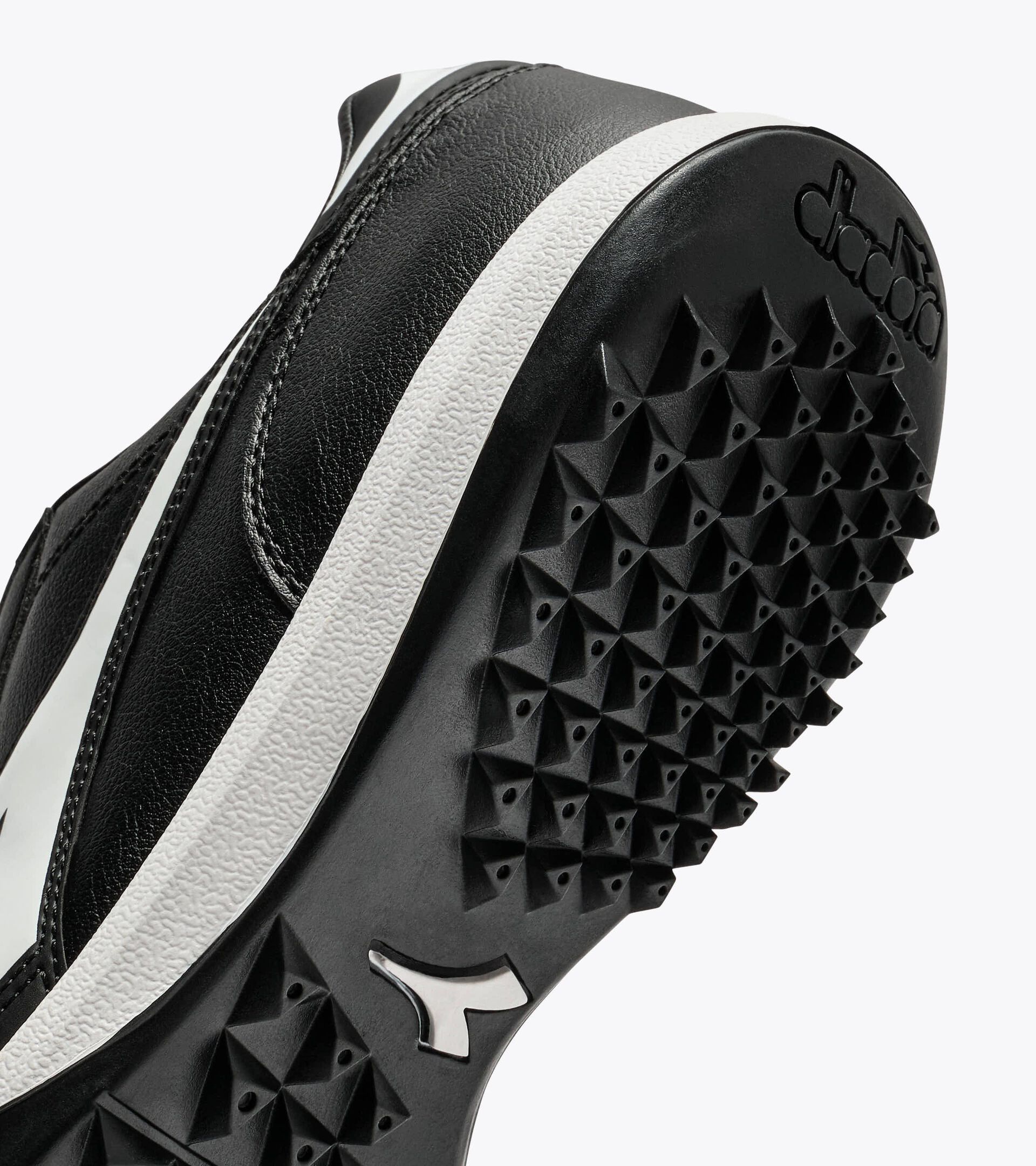 Calcio boots for synthetic surfaces - Men&rsquo;s
 BRASIL ICON R TFR BLACK /WHITE - Diadora