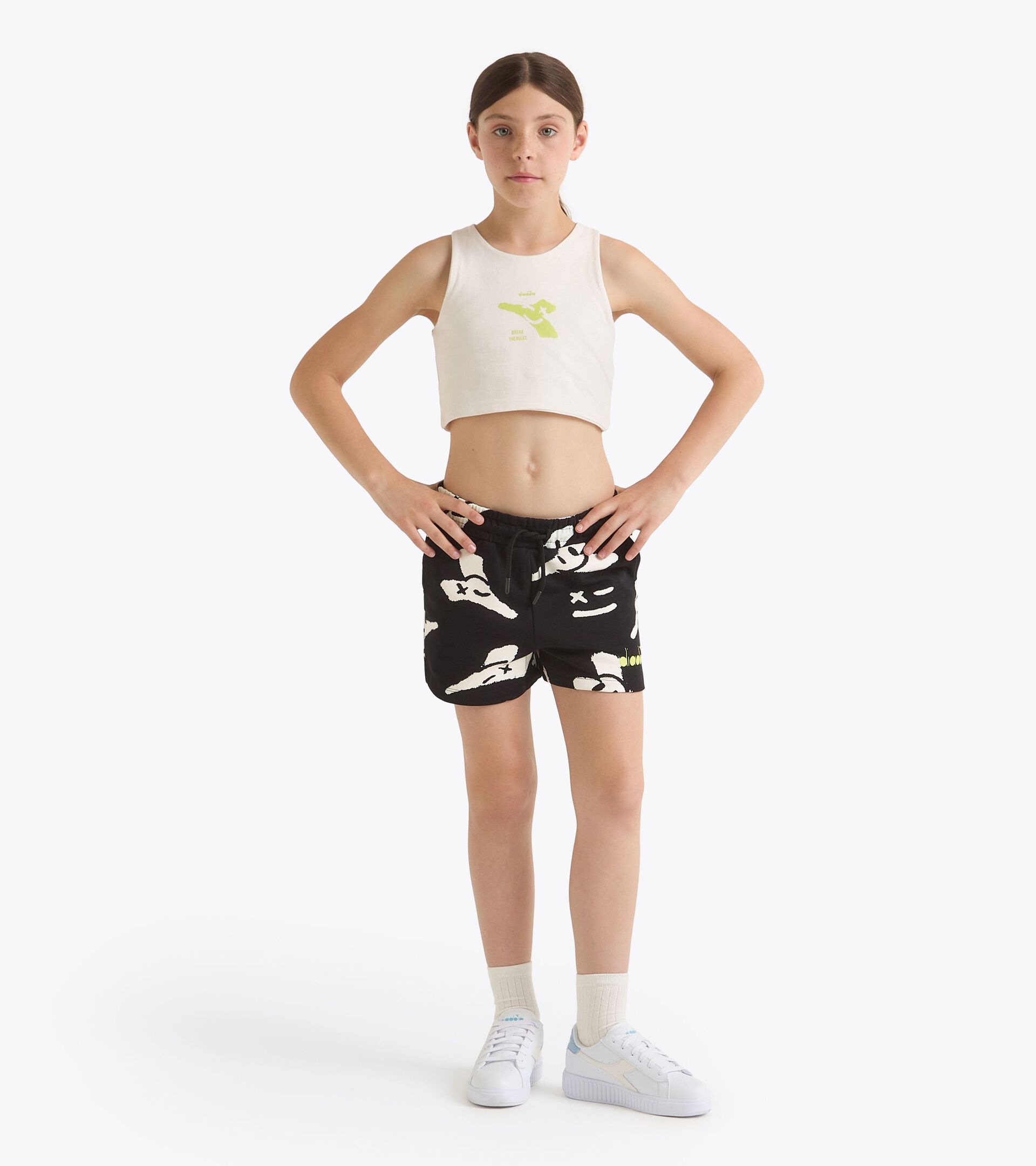 Pantalones cortos - Corte cómodo - Niña JG. SHORTS SMILE LOGO NEGRO - Diadora
