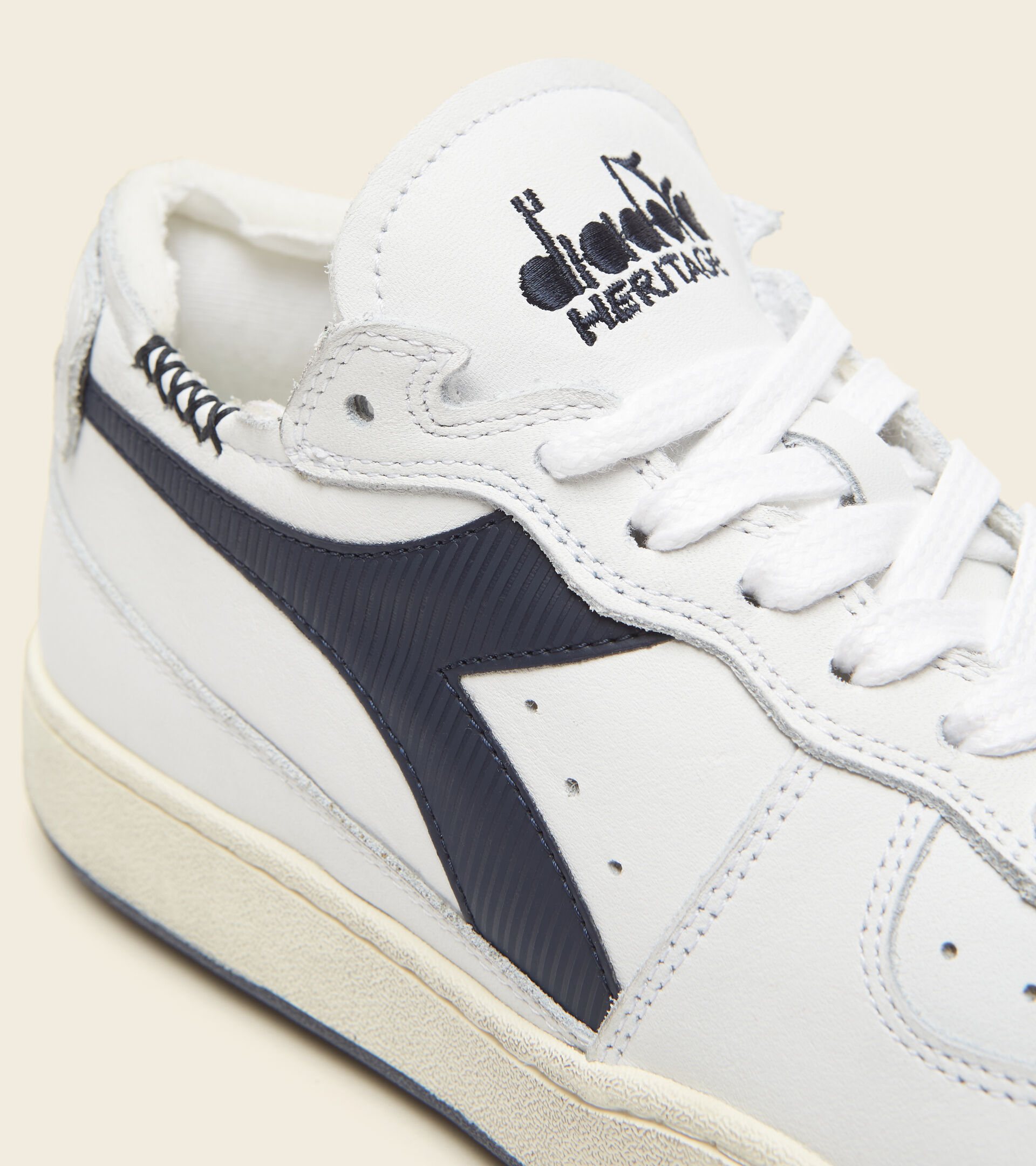 Chaussures Heritage - Gender neutral MI BASKET ROW CUT BLANC/NOIR IRIS - Diadora