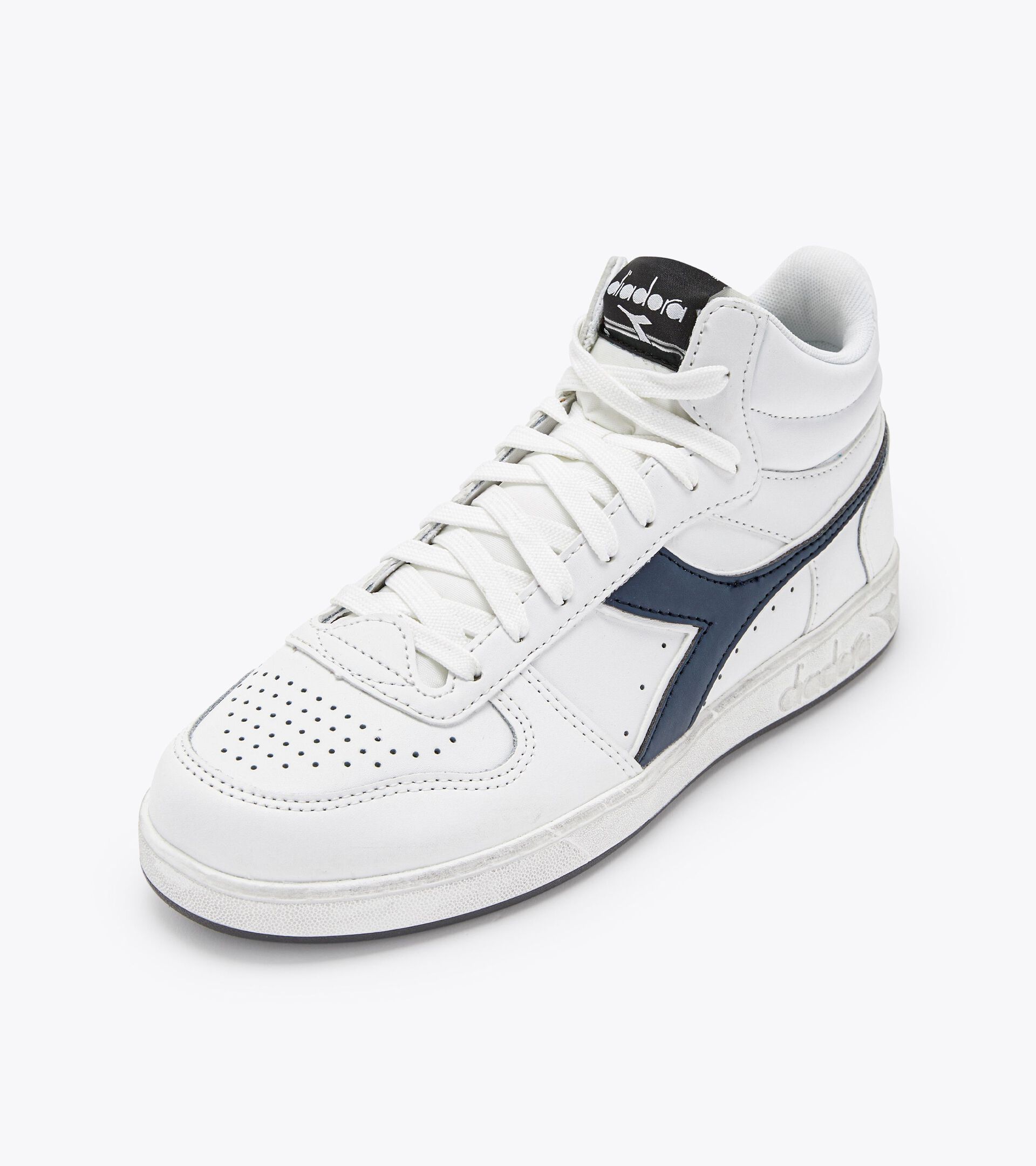 Sporty sneakers - Unisex MAGIC BASKET DEMI ICONA WHITE /BLUE CASPIAN SEA - Diadora