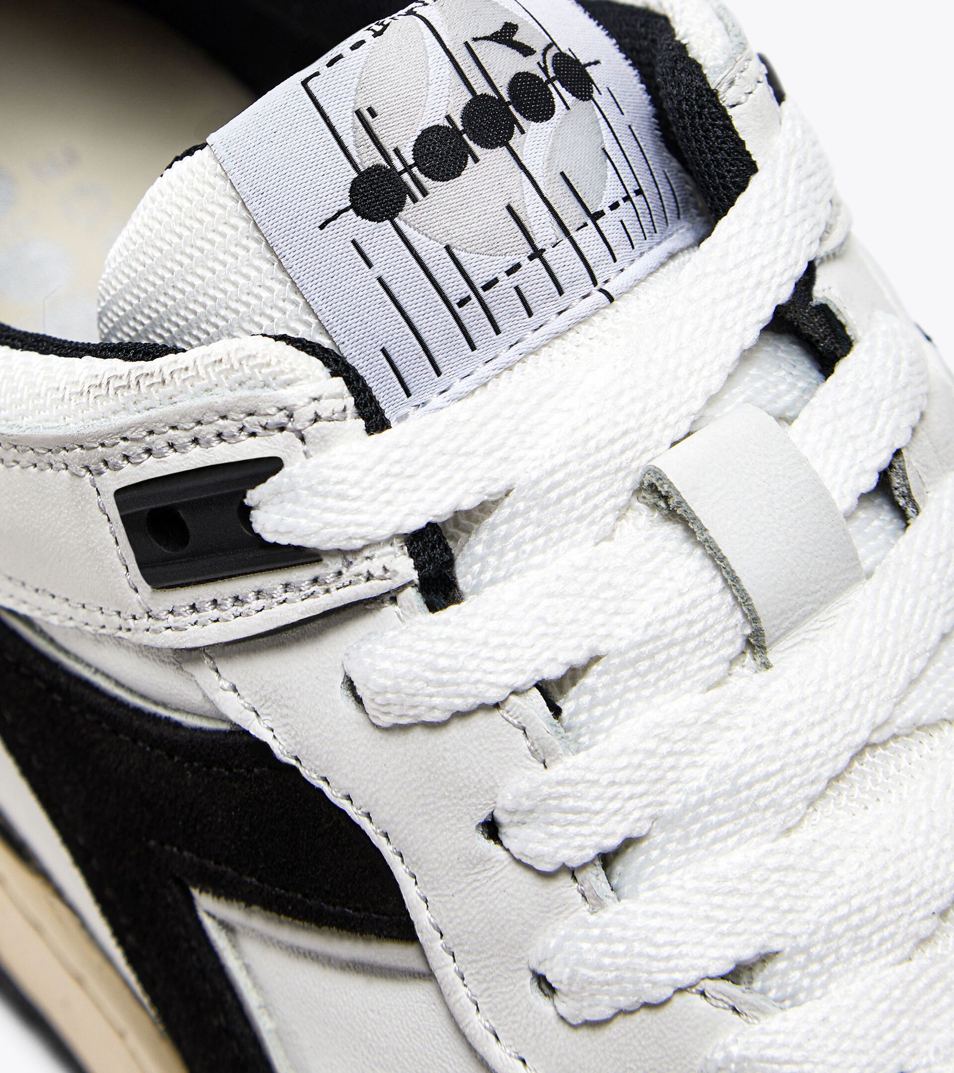 Heritage shoe - Gender neutral B.560 USED WHITE/BLACK - Diadora