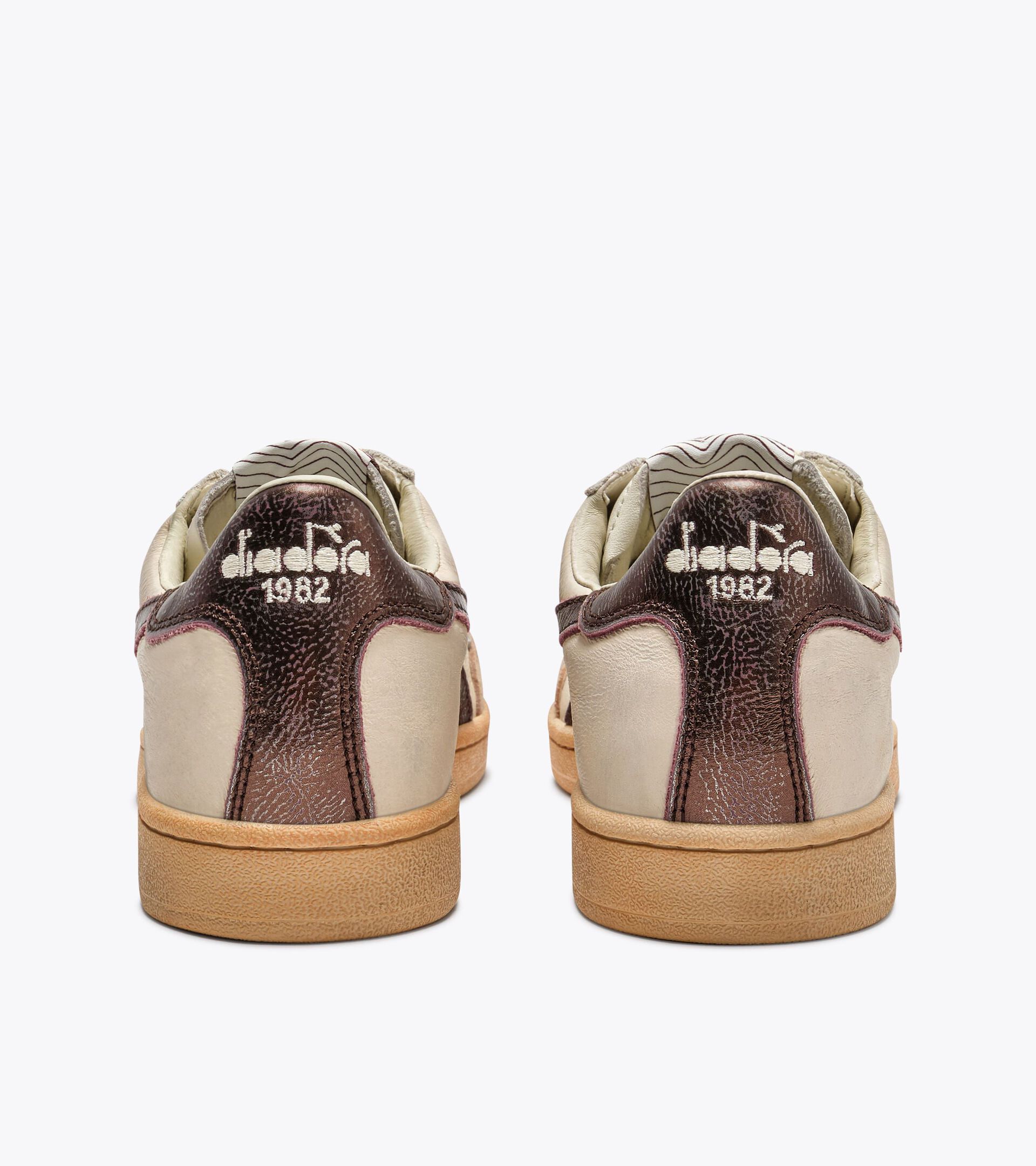 Sneakers Heritage en cuir - Made in Italy - Pour tous les genres
 PRESTIGE AGED ITALIA RHUM RAISIN - Diadora