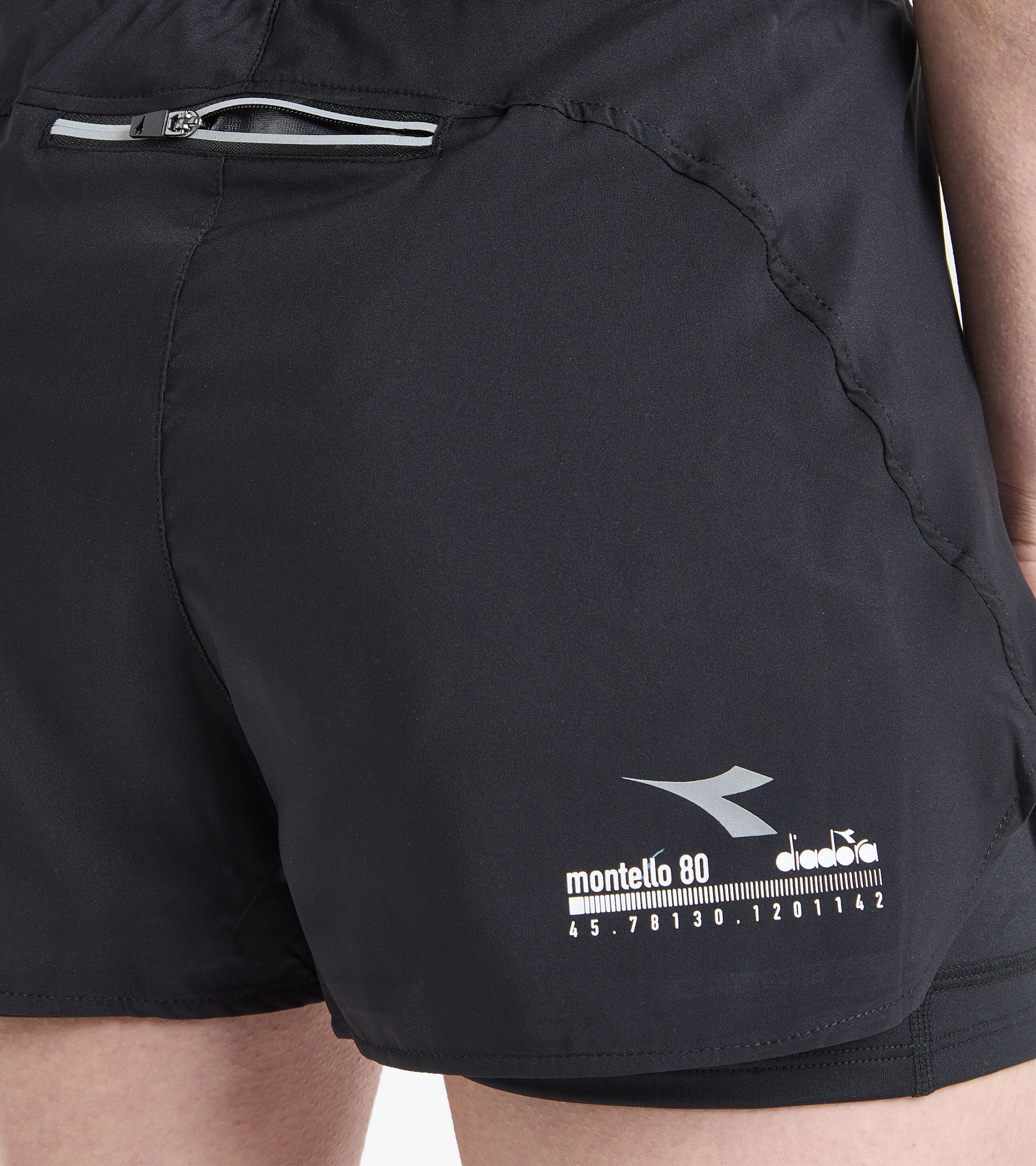 Running shorts double clearance layer