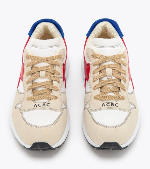 KMARO 42 ACBC, WHITE/POMPEIAN RED/BLUE NIGHTS Sporty sneakers - Unisex KMARO 42 ACBC WHITE/POMPEIAN RED/BLUE NIGHTS - Diadora