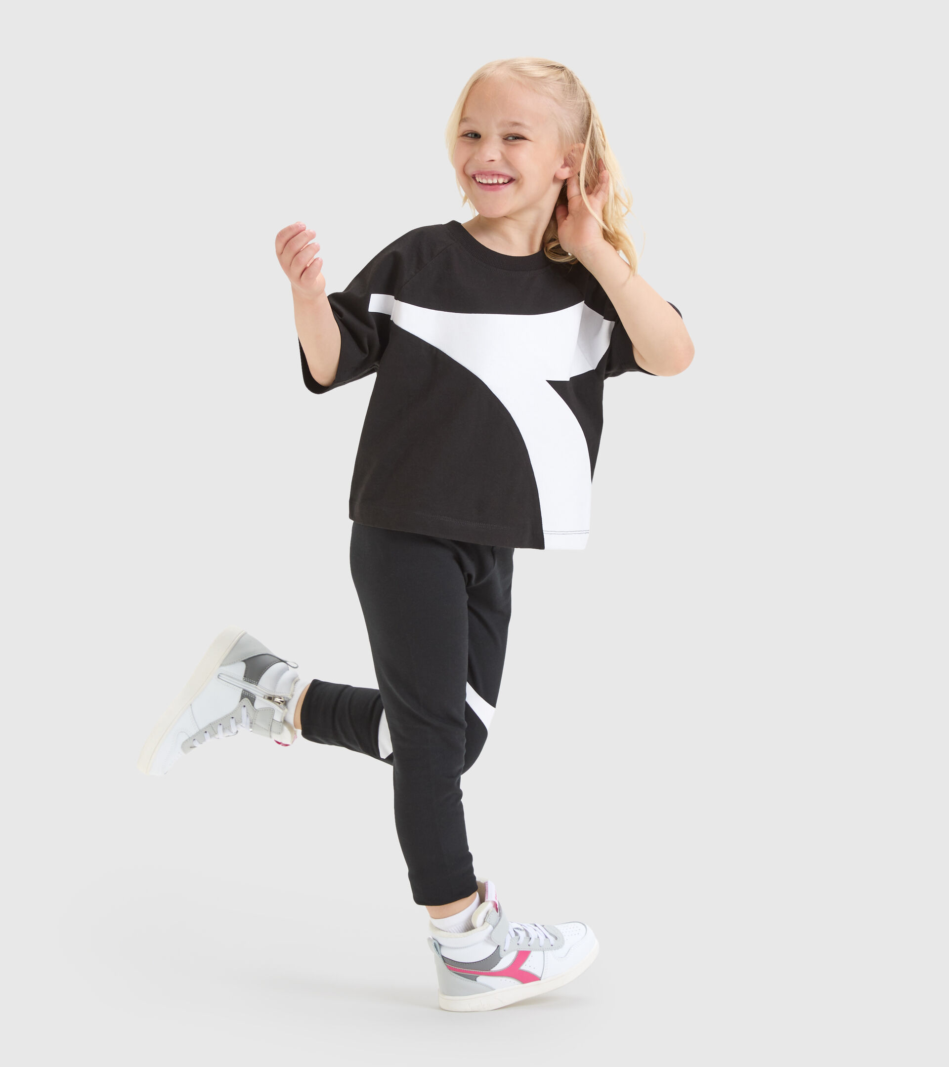 Cotton sports T-shirt - Girls JG.T-SHIRT SS POWER LOGO BLACK - Diadora