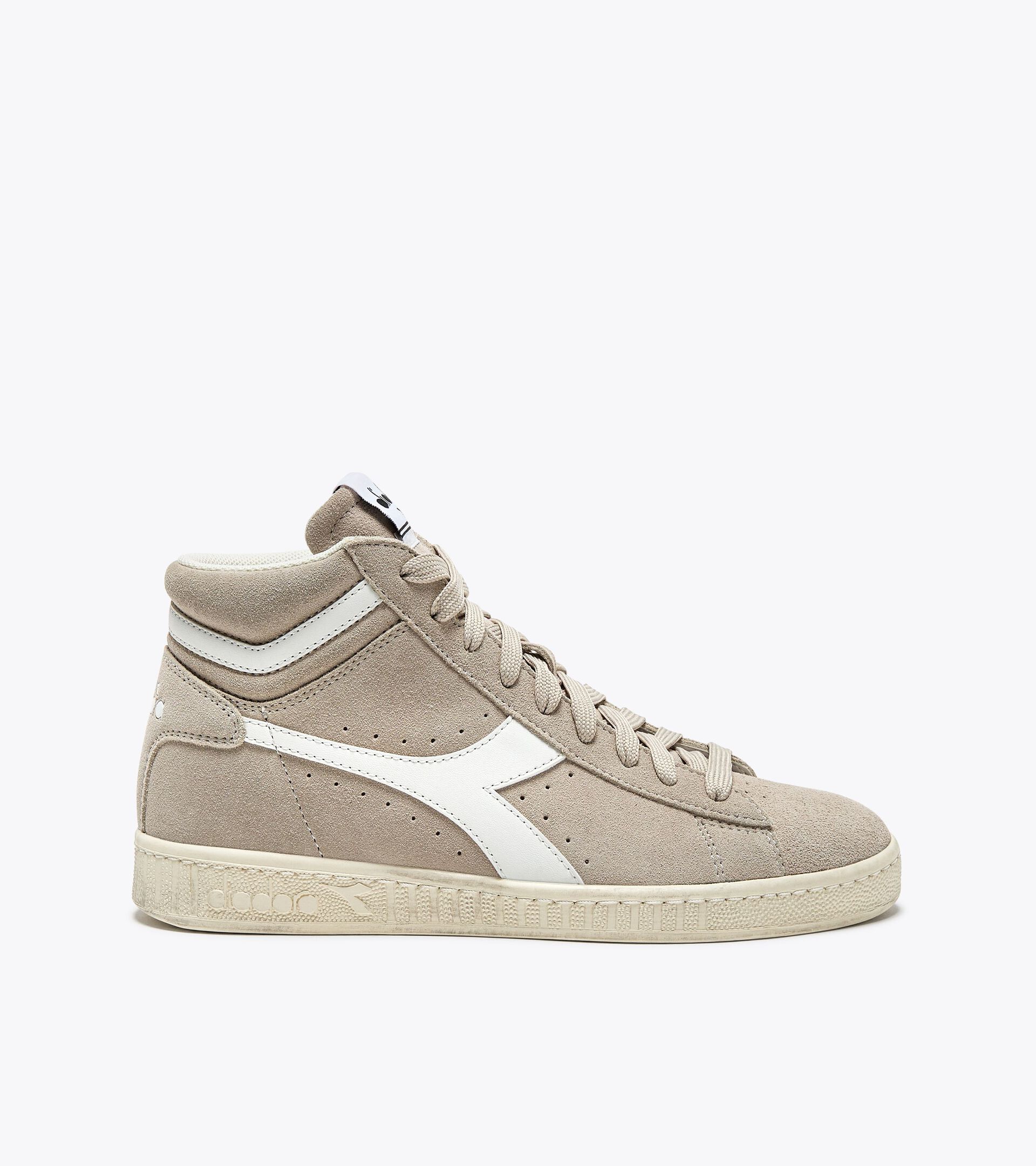 Sporty sneakers - All-Gender GAME L HIGH SUEDE WAXED GRAY SILVER - Diadora