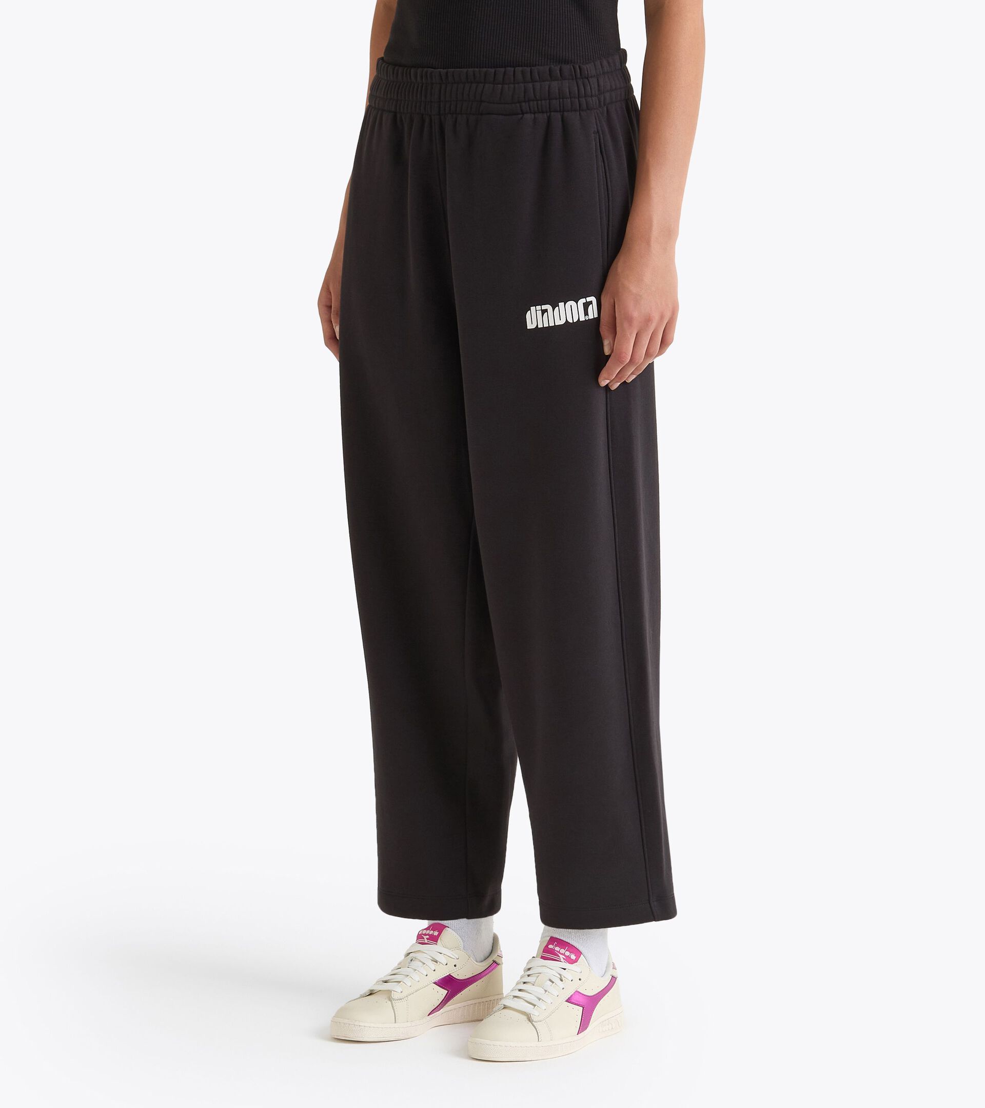 Pantalón deportivo - Mujer
 L. PANTS ATHL. LOGO NEGRO - Diadora