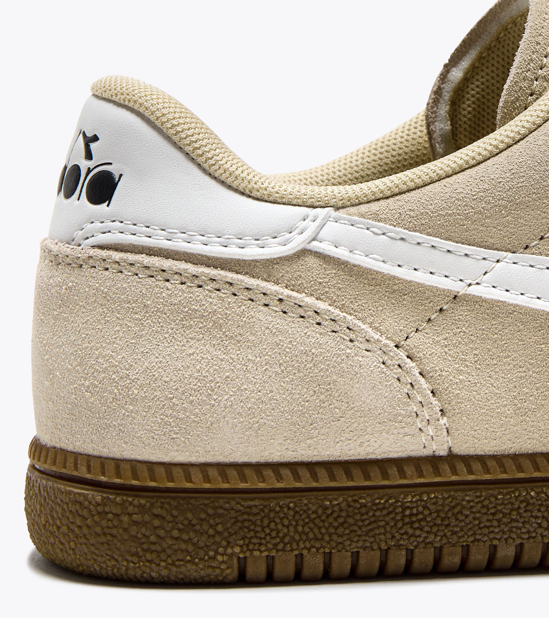 Sneakers en cuir - Genre neutre
 TOKYO PARCHEMIN - Diadora