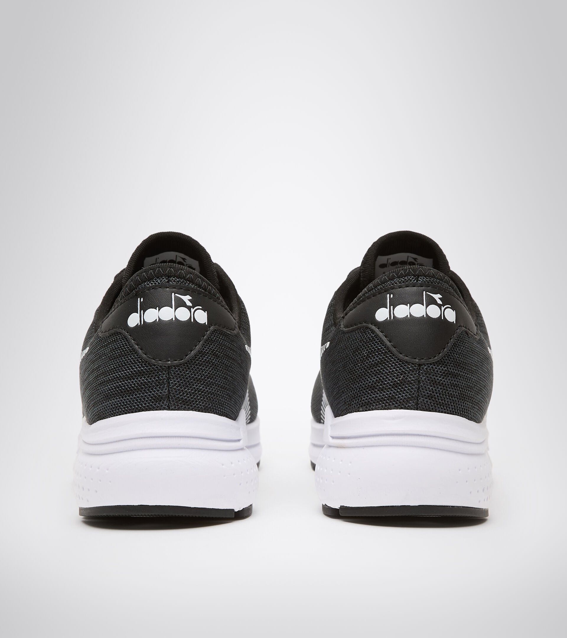 Chaussures de sport - Femme PASSO W NOIR/BLANC (C7406) - Diadora