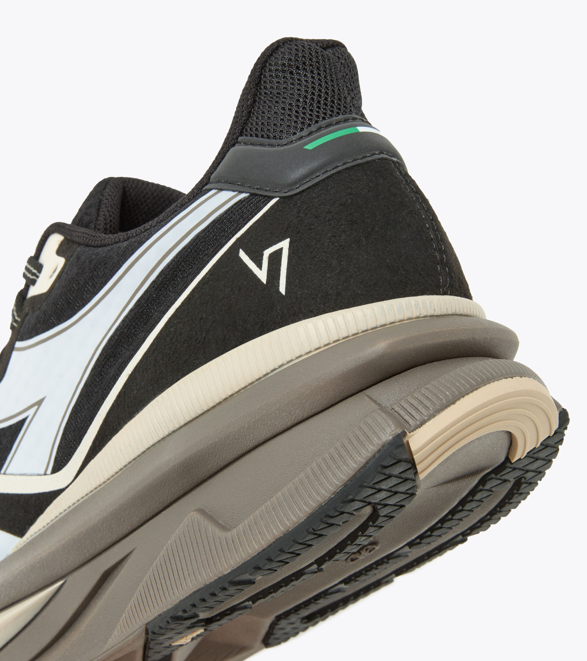 Made in Italy Running shoes - Unisex ATOMO V7000 BLACK/WHITE/SMOKE GRAY - Diadora