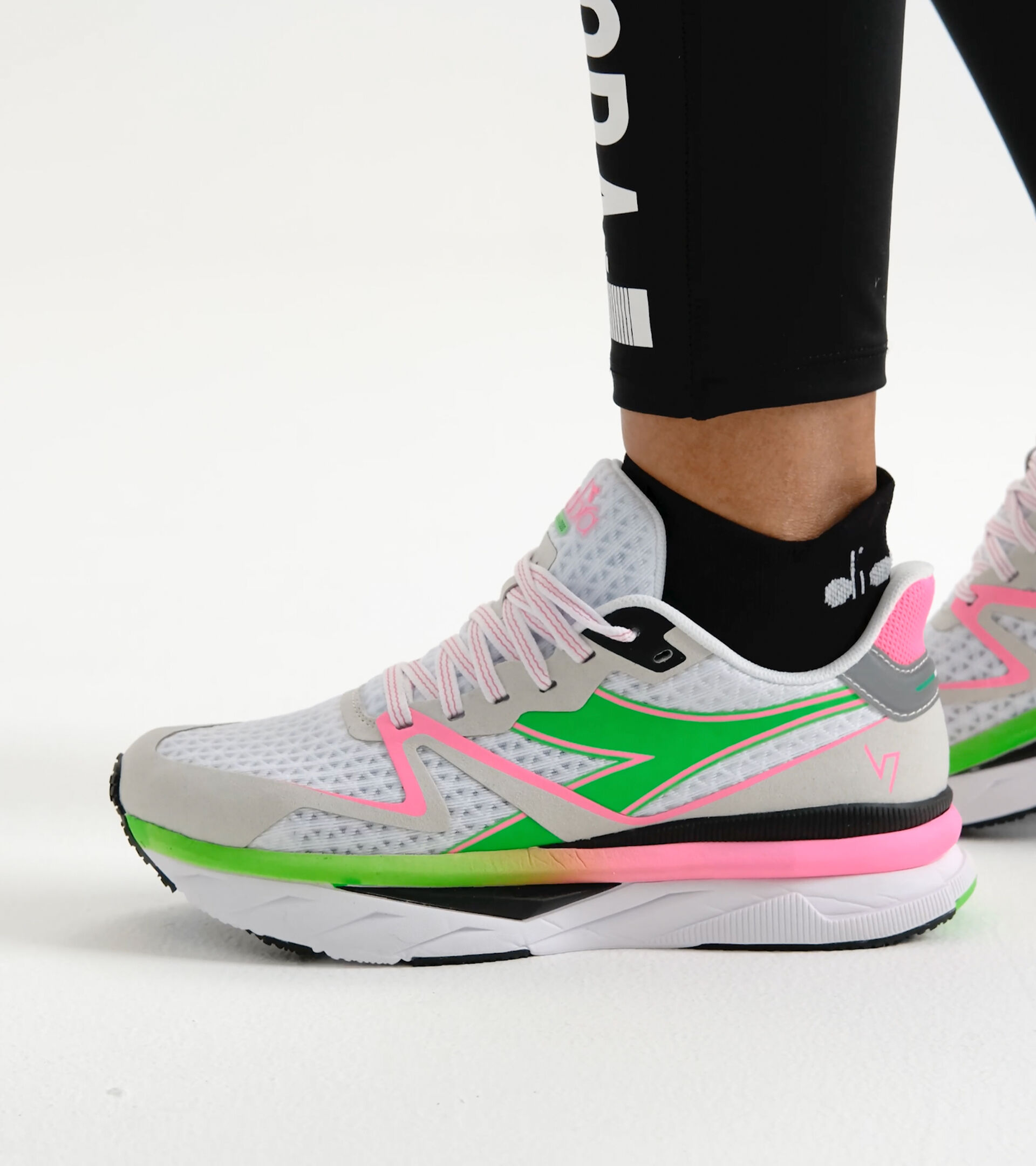 ATOMO V7000 W Made in Italy Running shoes Women Diadora Online Store US