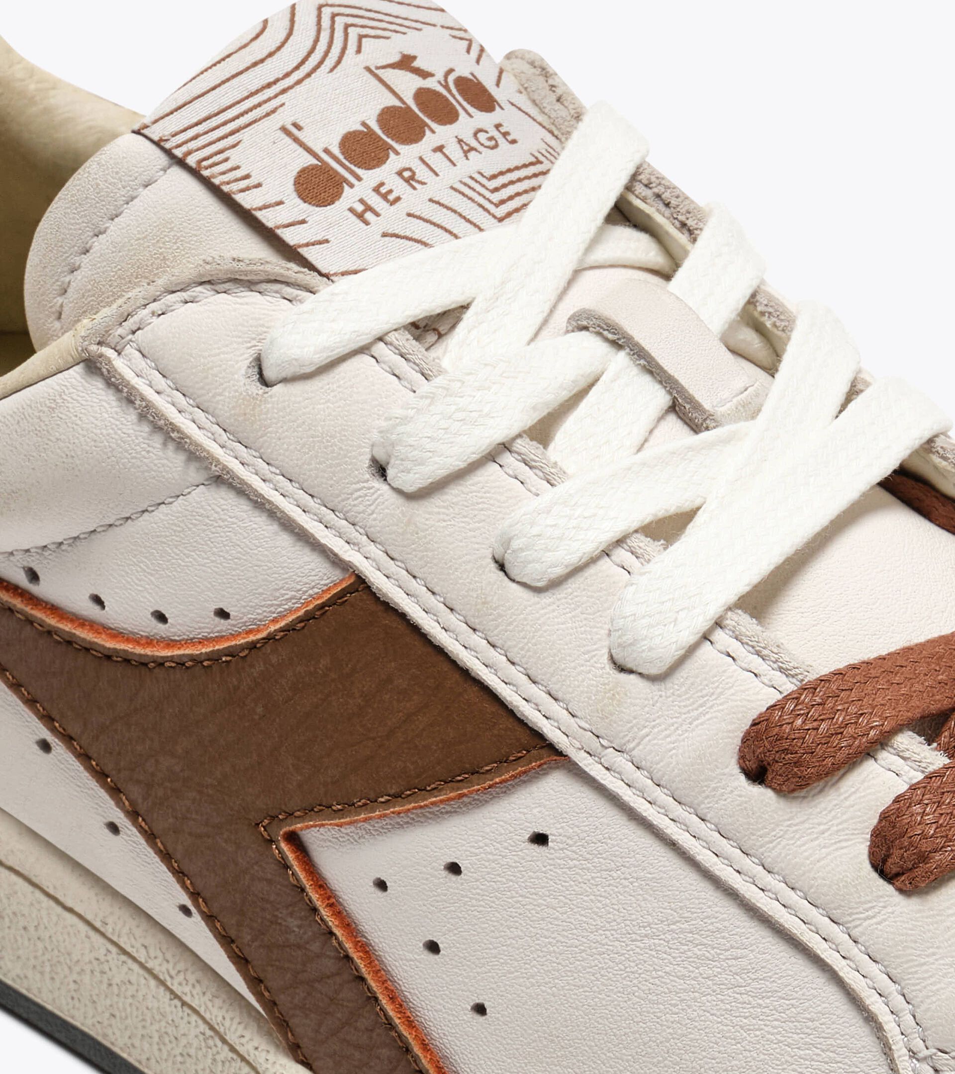 Zapatilla Heritage de piel - Para todos los g&eacute;neros PRESTIGE USED BIANCO OTTICO/MARRONE MUSTANG - Diadora