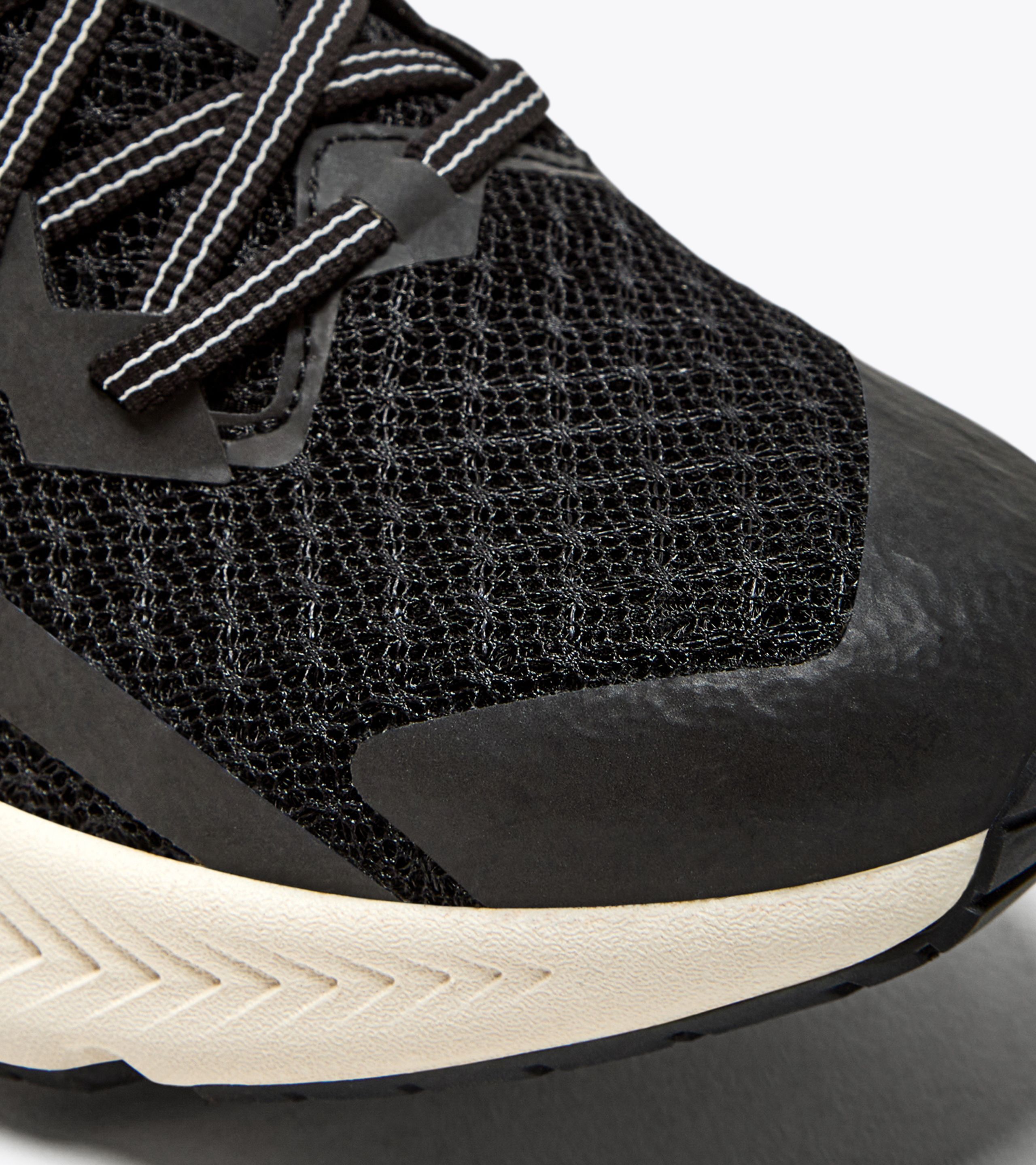 Diadora mythos store blushield 3 recensione