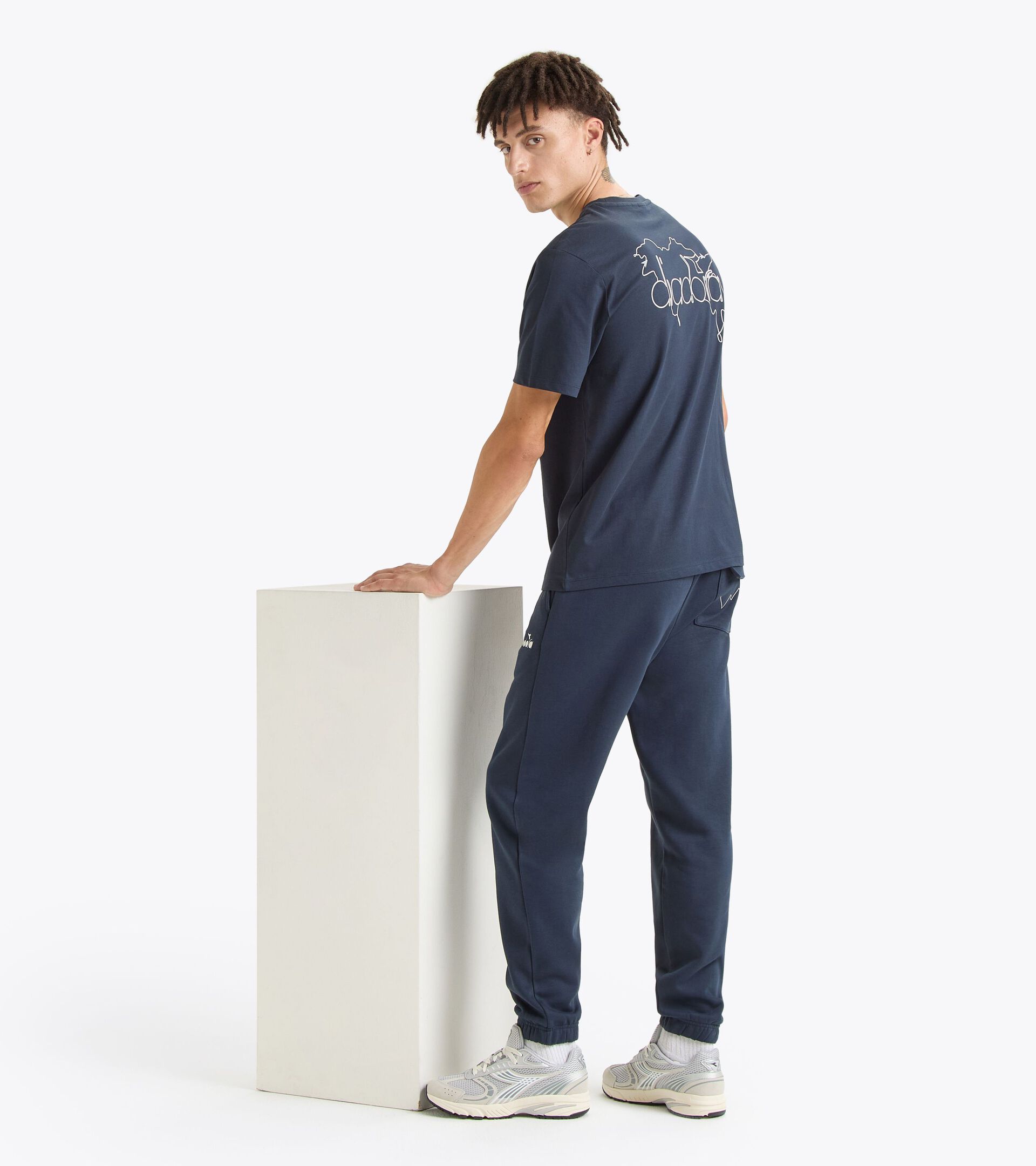 T-shirt a maniche corte sportiva - Per ogni genere
 T-SHIRT SS ROUTE BLU PROFONDO - Diadora