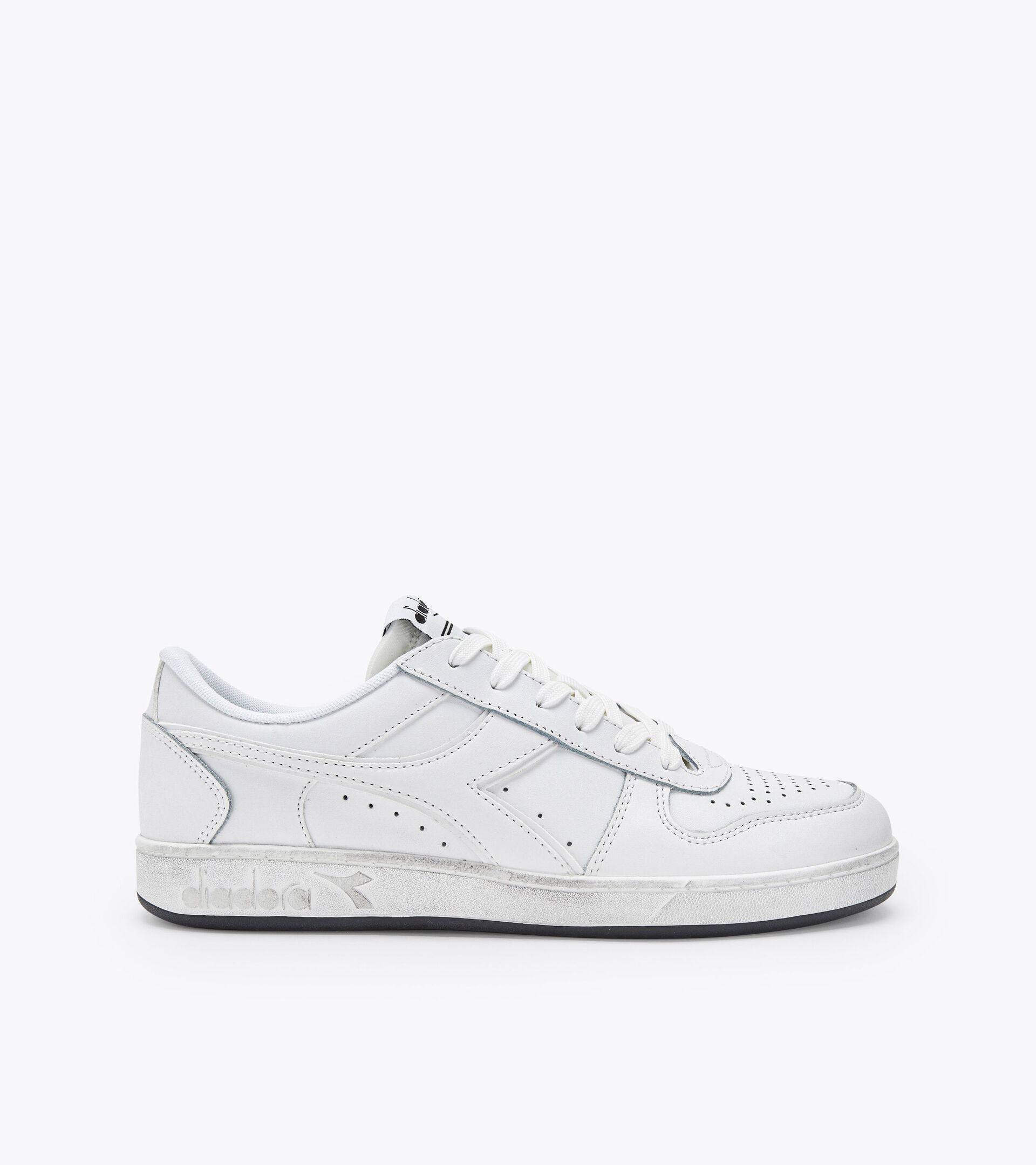 Sporty sneakers - Unisex MAGIC BASKET LOW ICONA WHITE/WHITE/WHITE - Diadora