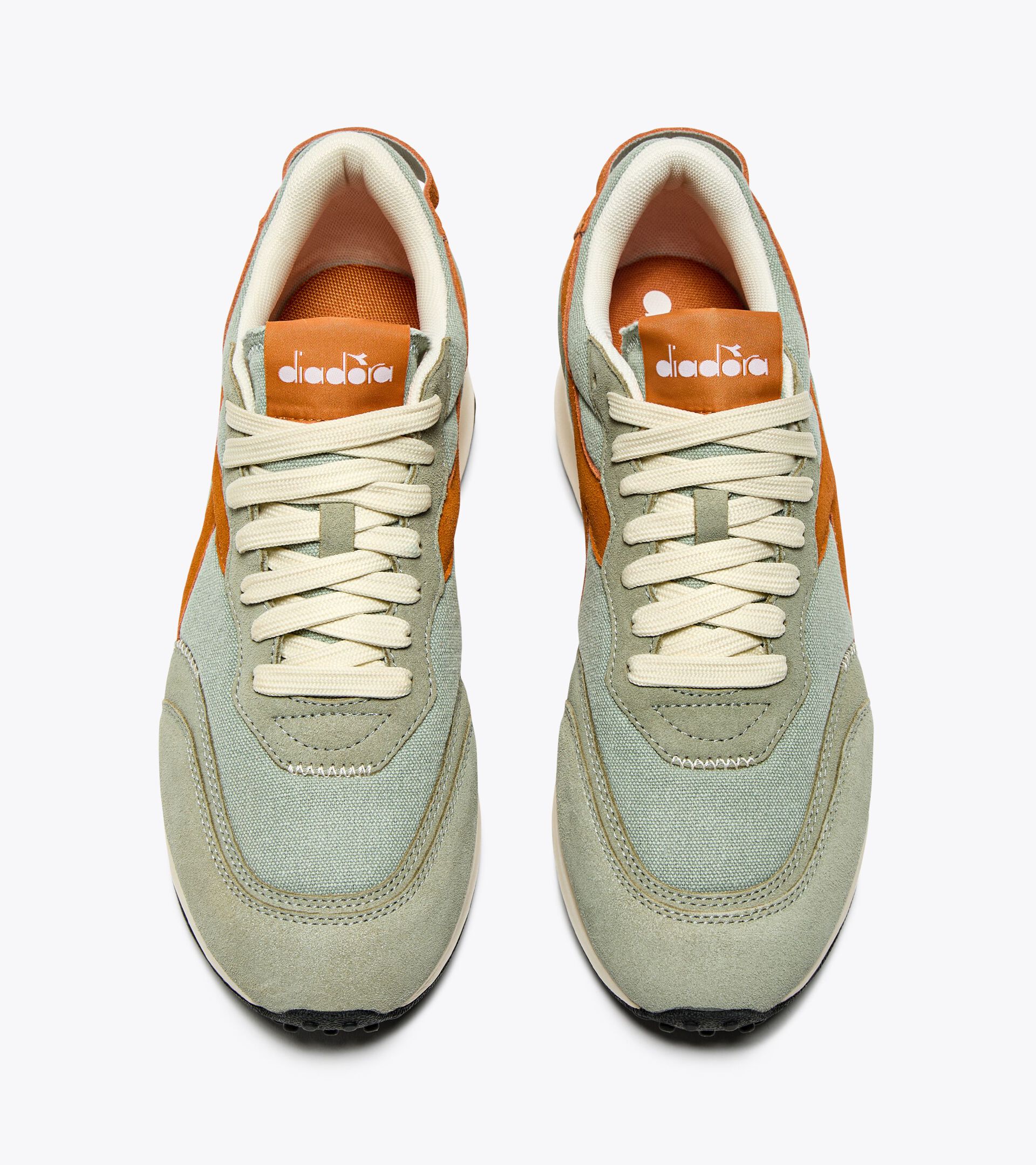 Sporty sneakers - All-Gender RACE SUEDE SW DESERT SAGE/AUTUMN MAPLE - Diadora