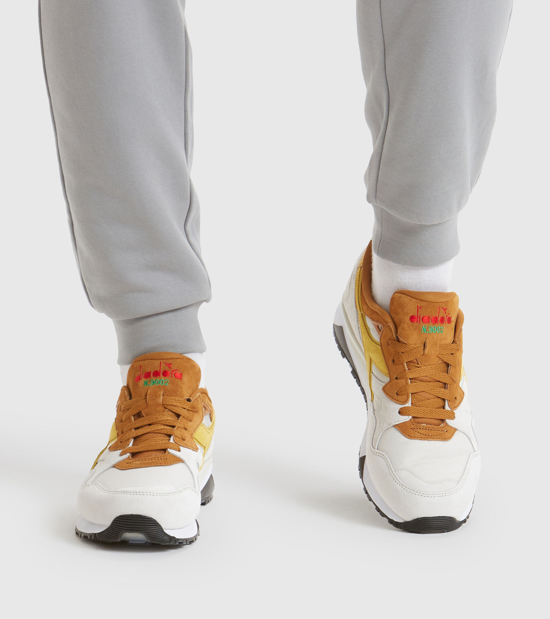 Sports shoes - Men N9002 OVERLAND WHITE/SUDAN BROWN - Diadora