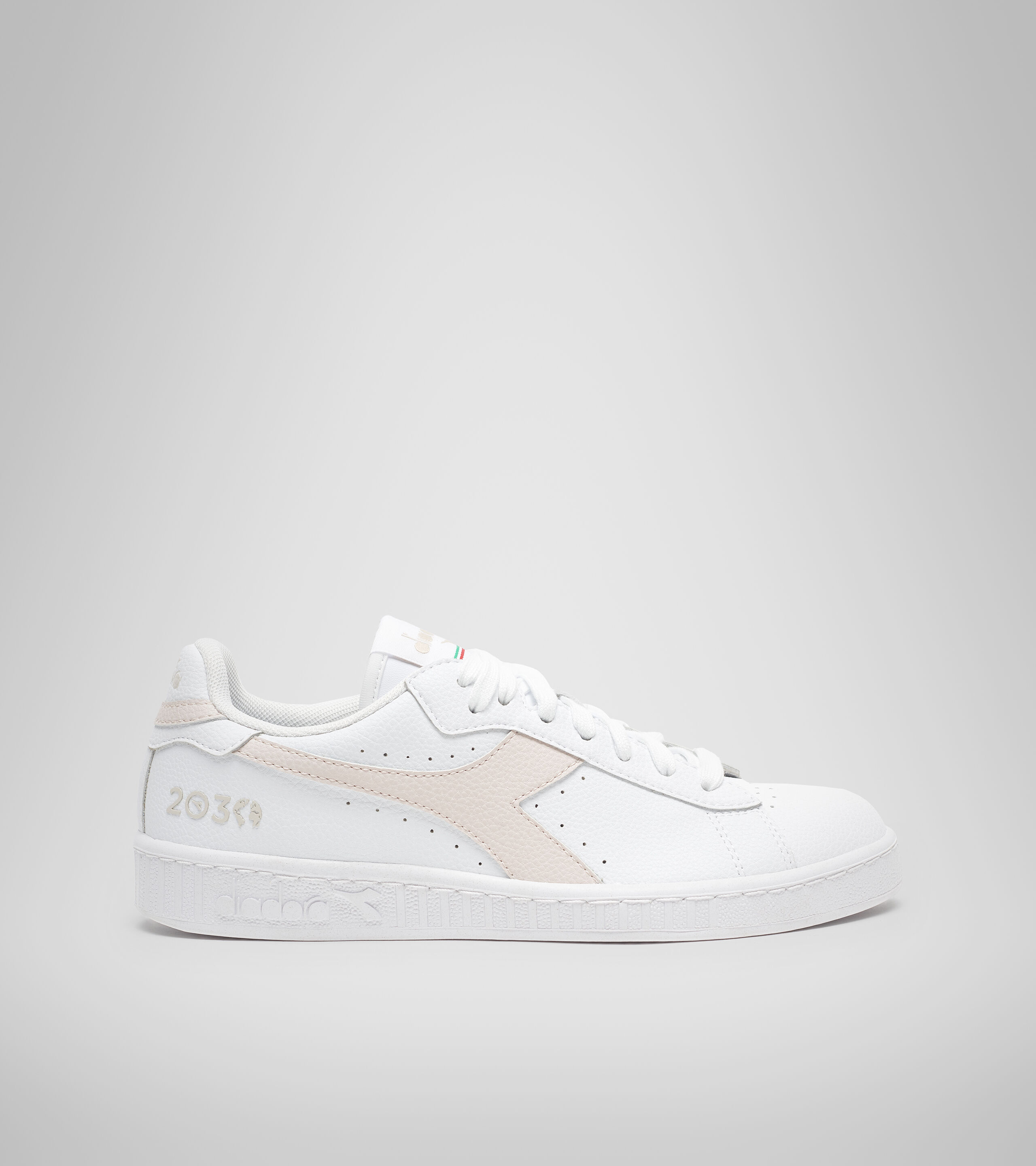 diadora white trainers