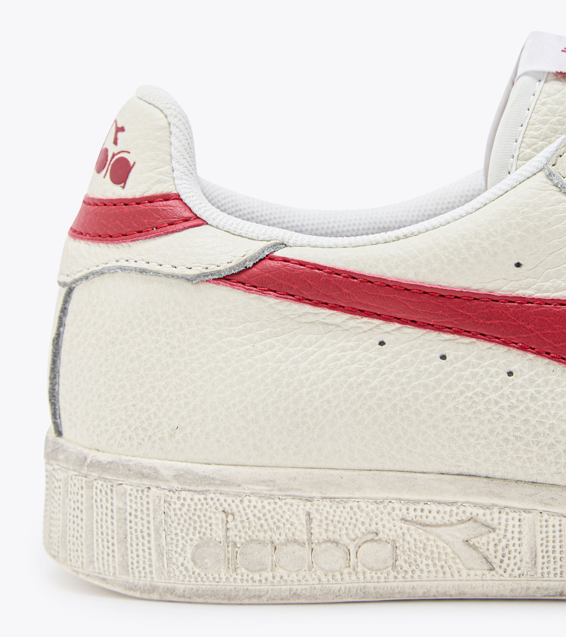 Sporty sneakers - Unisex GAME L LOW WAXED WHITE/RED PEPPER - Diadora