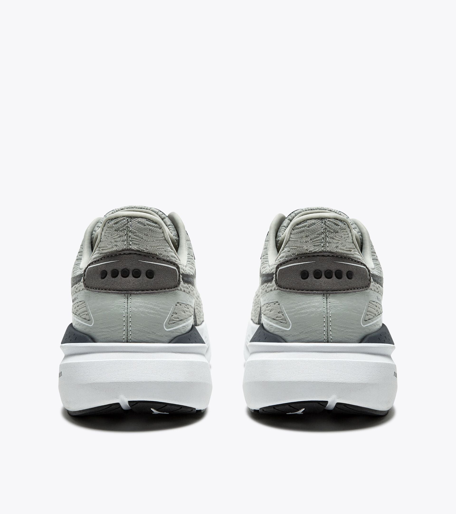 Running shoe - Comfort and stability - Men's NUCLEO 2 SILVER DD/STEEL GRAY/BLACK - Diadora